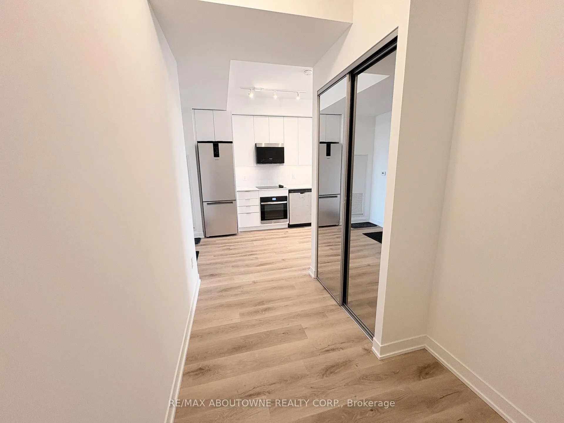 Photo 4 of Unit 706, 474 Caldari Road, Vaughan, Vellore Village — HOMEH