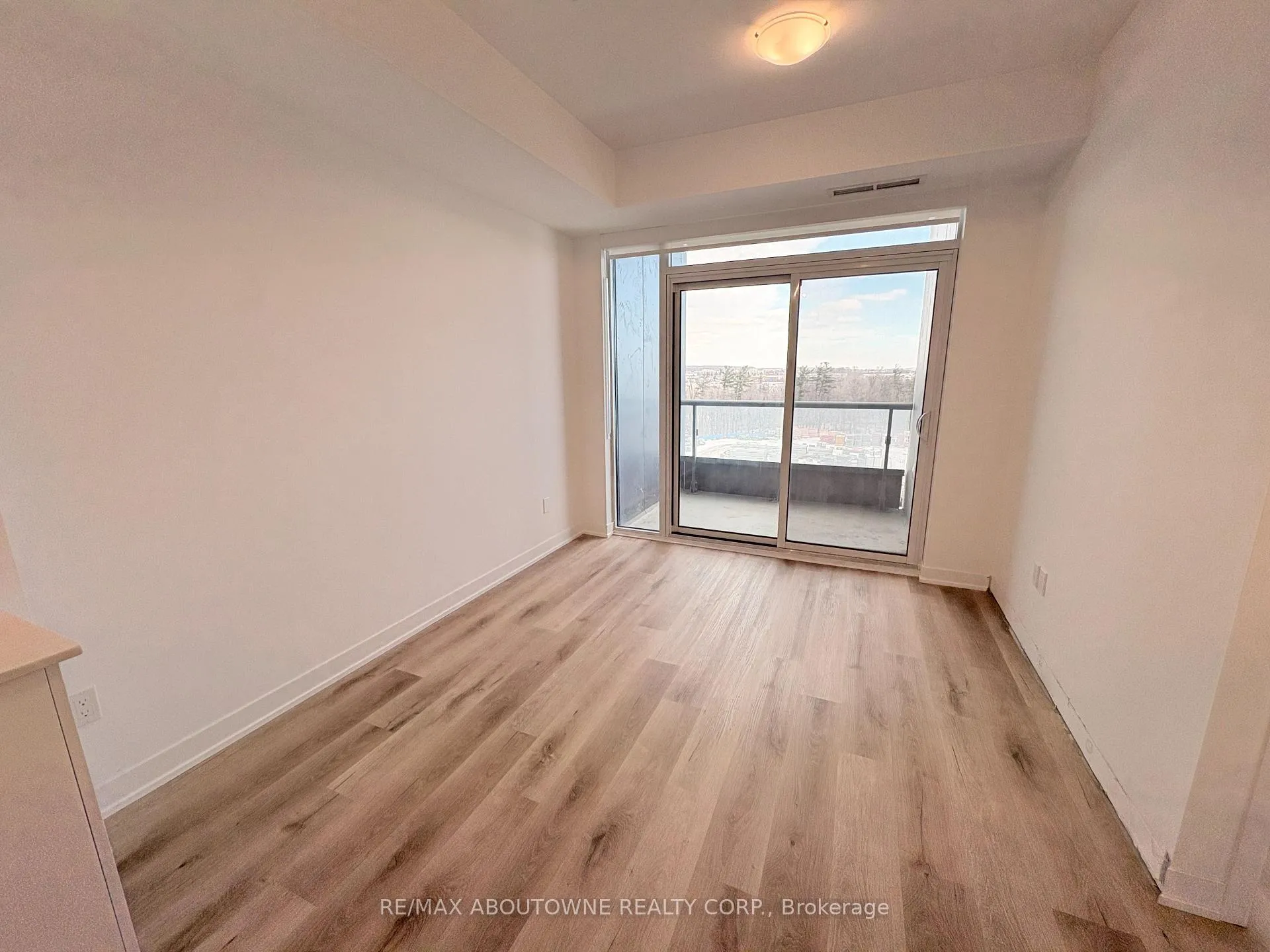 Photo 6 of Unit 706, 474 Caldari Road, Vaughan, Vellore Village — HOMEH
