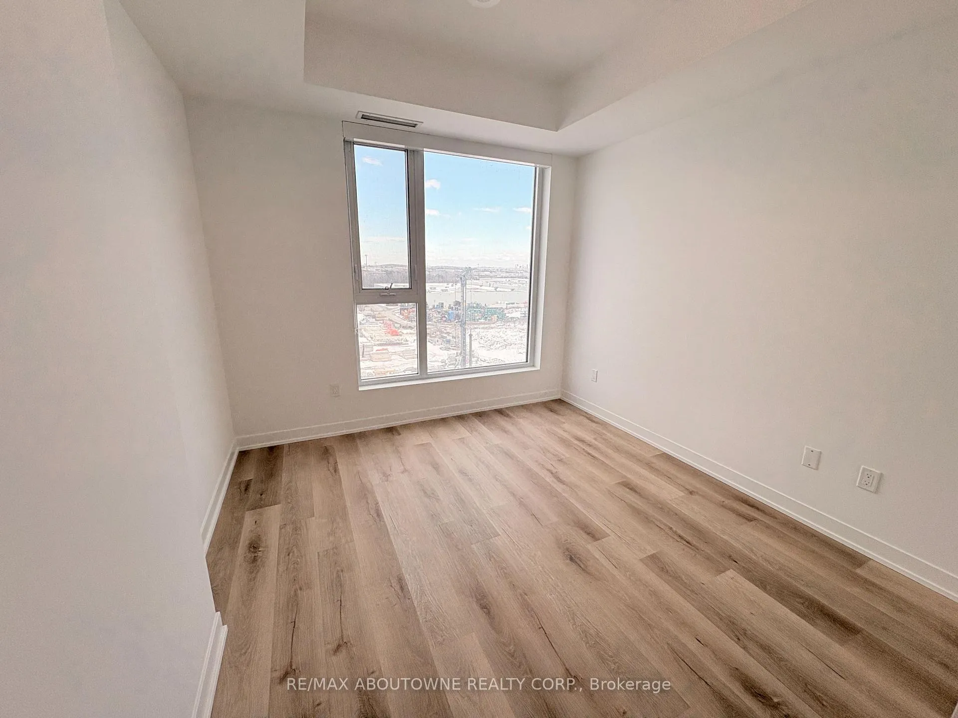 Photo 9 of Unit 706, 474 Caldari Road, Vaughan, Vellore Village — HOMEH