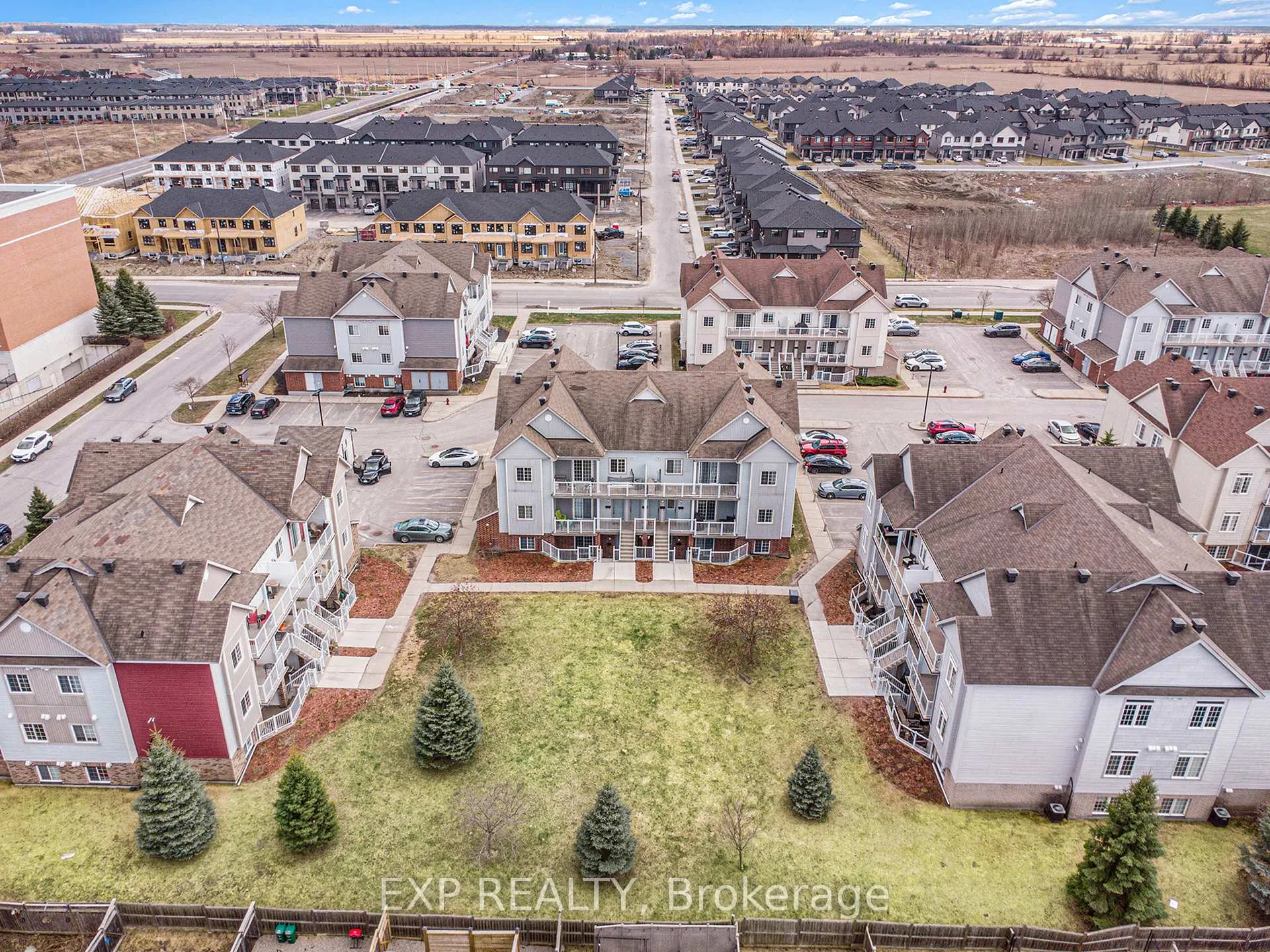 Photo 2 of Unit I, 105 Artesa Private, Ottawa, Kanata - Emerald Meadows/Trailwest — HOMEH