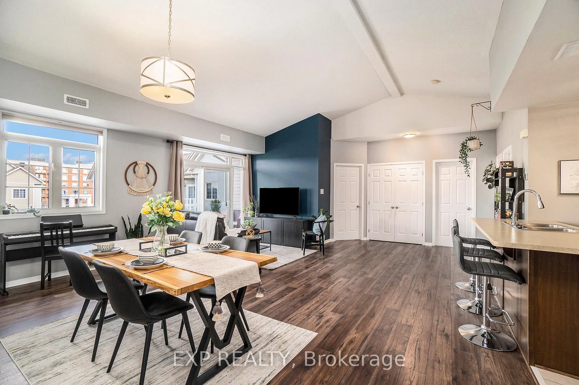 Photo 3 of Unit I, 105 Artesa Private, Ottawa, Kanata - Emerald Meadows/Trailwest — HOMEH