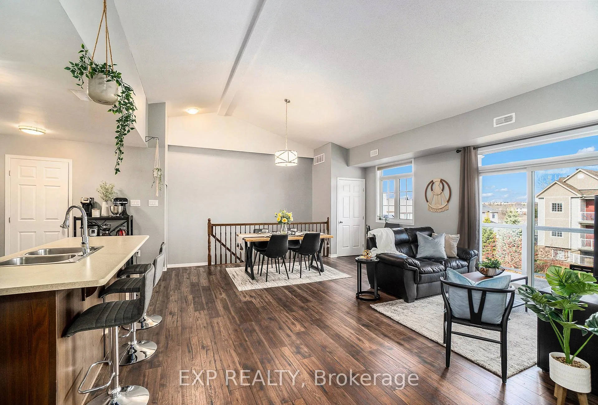 Photo 5 of Unit I, 105 Artesa Private, Ottawa, Kanata - Emerald Meadows/Trailwest — HOMEH