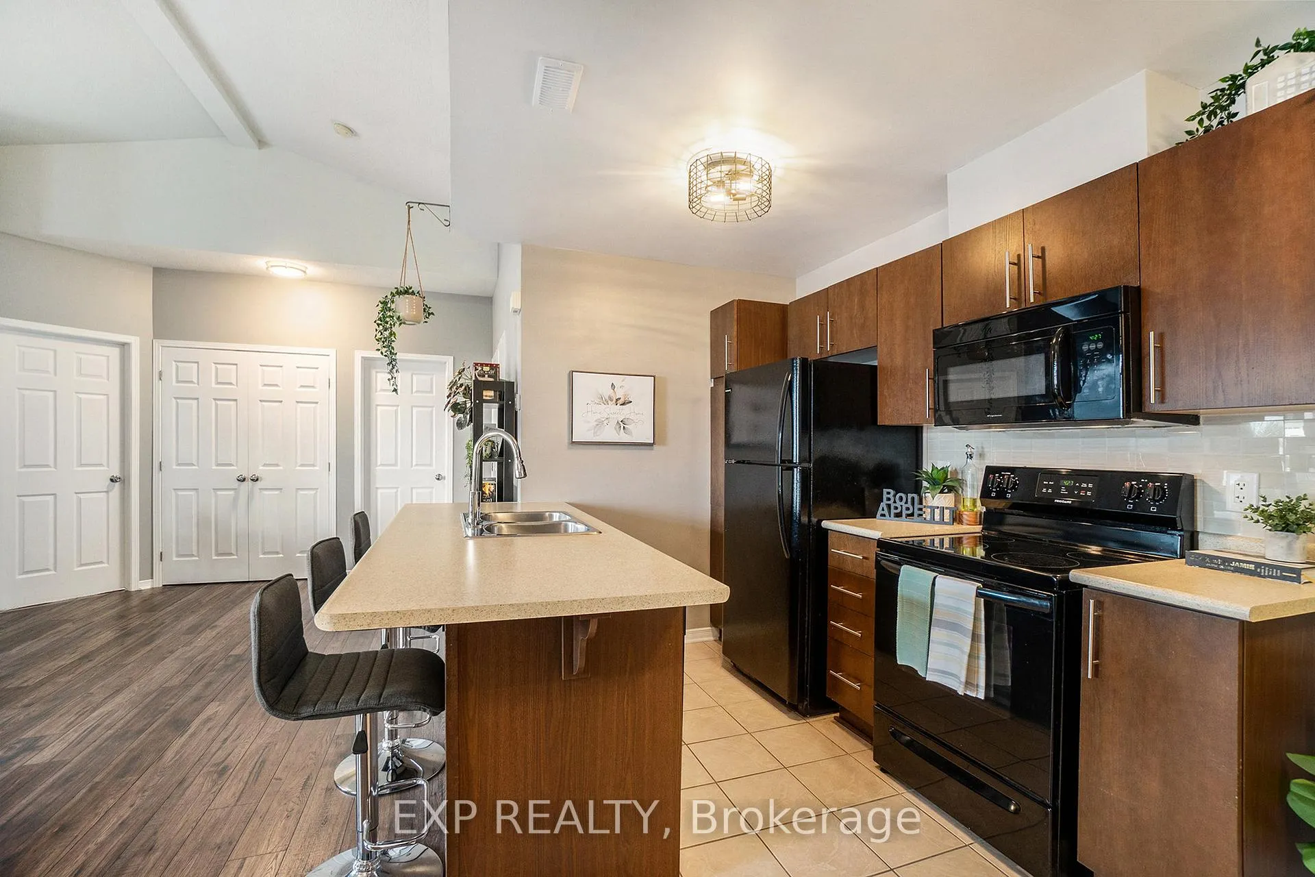 Photo 7 of Unit I, 105 Artesa Private, Ottawa, Kanata - Emerald Meadows/Trailwest — HOMEH