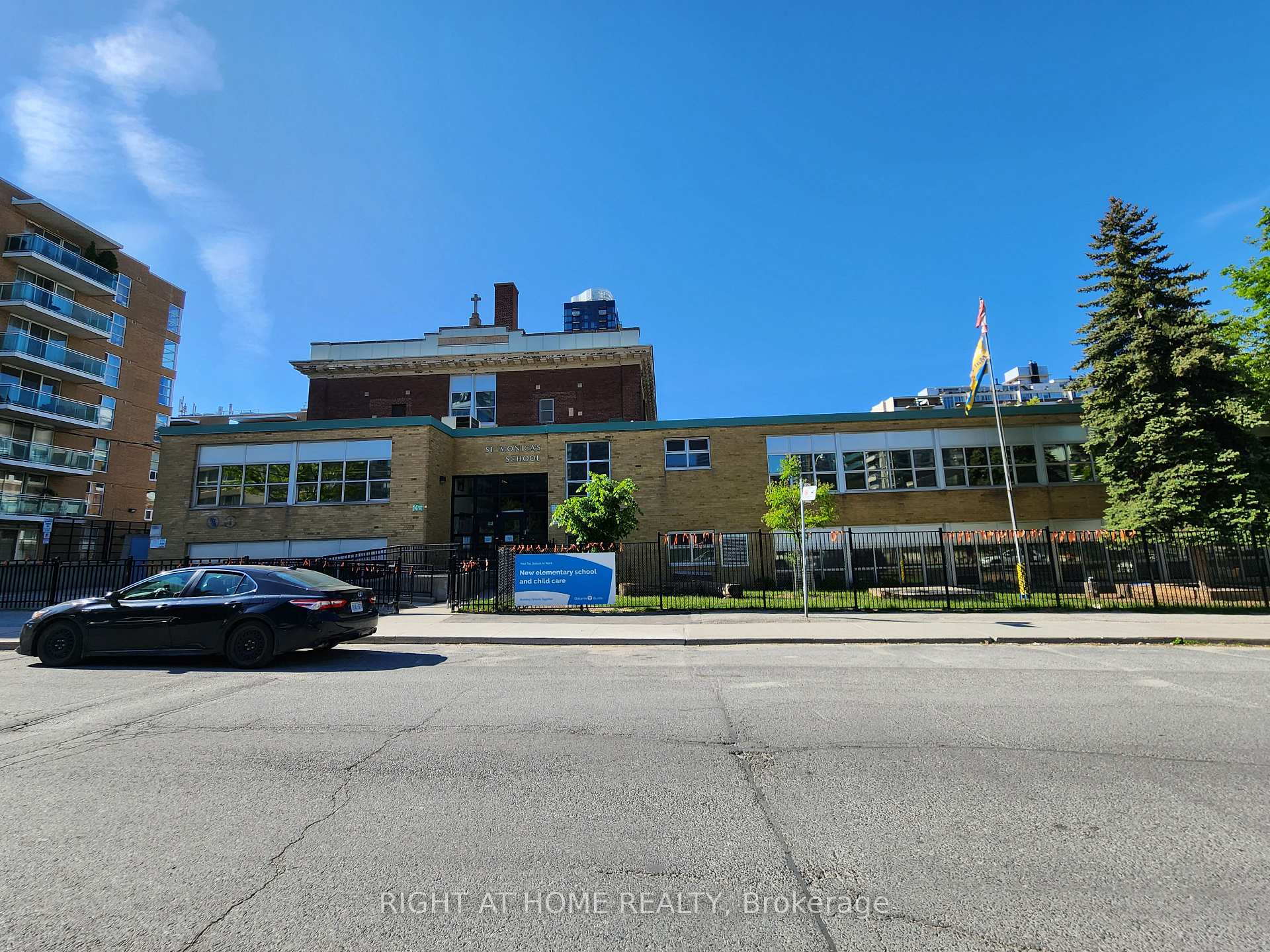 Photo 3 of Unit 2308, 30 Roehampton Avenue, Toronto, Mount Pleasant West — HOMEH