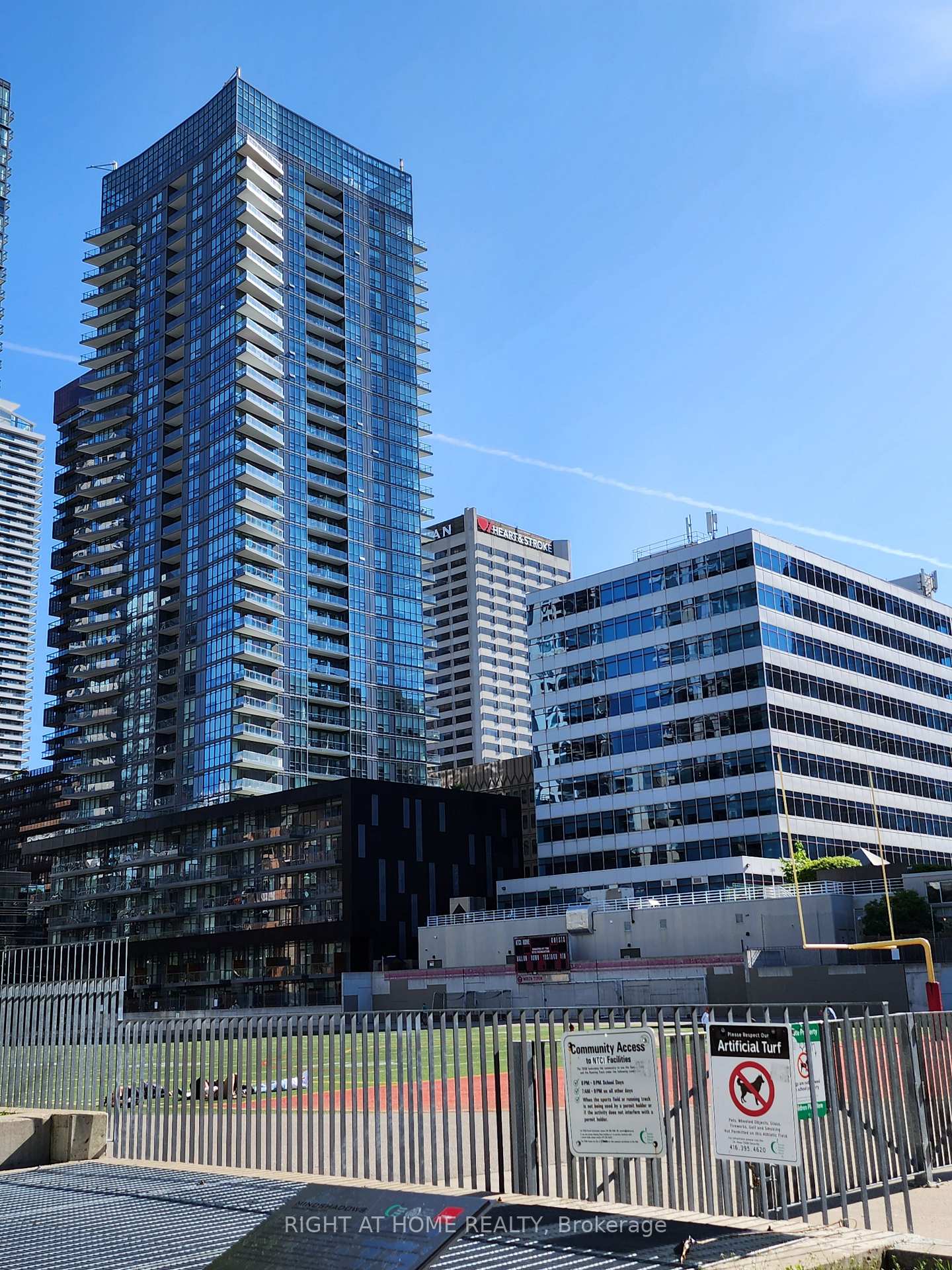 Photo 5 of Unit 2308, 30 Roehampton Avenue, Toronto, Mount Pleasant West — HOMEH