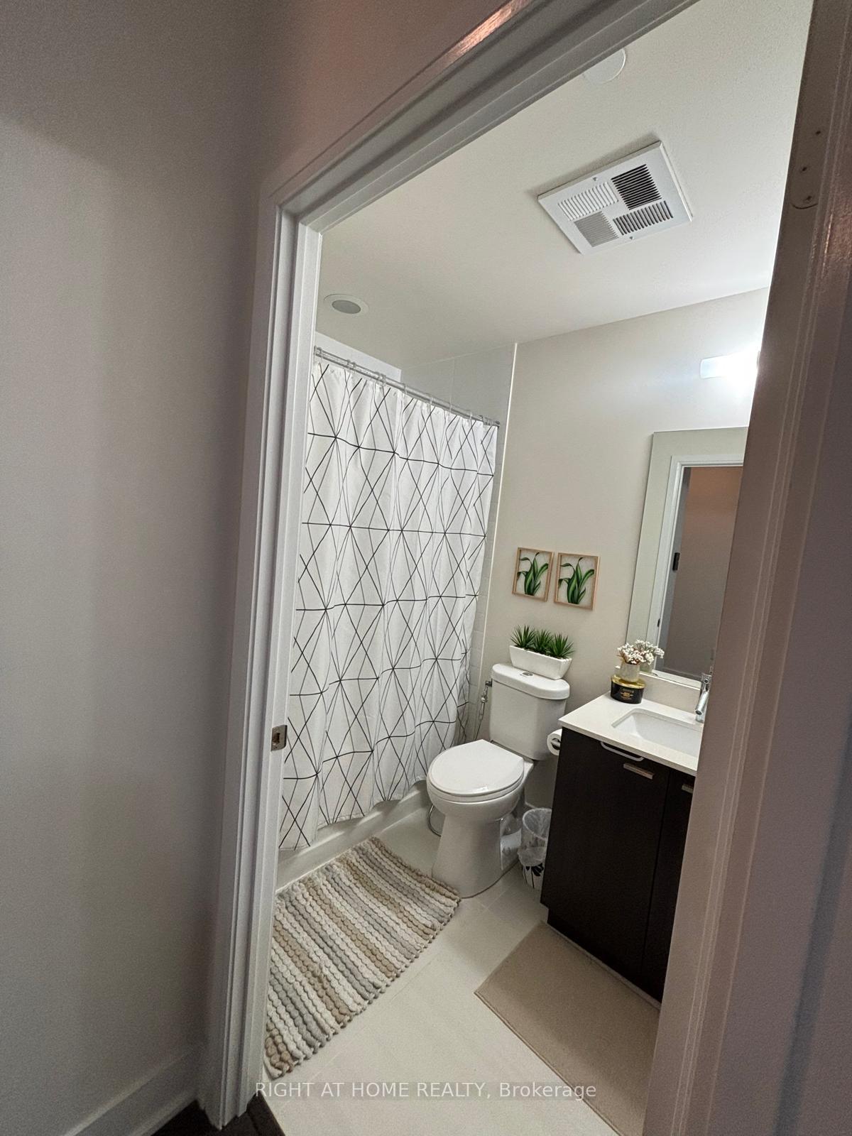 Photo 27 of Unit 2308, 30 Roehampton Avenue, Toronto, Mount Pleasant West — HOMEH