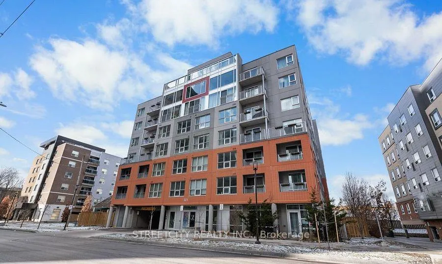 Front of Unit 315, 321 Spruce Street