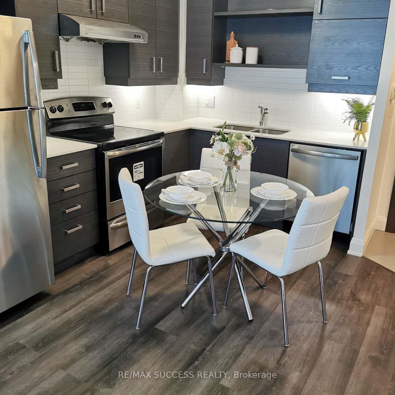 Photo 5 of Unit 108, 1 Uptown Drive, Markham, Unionville — HOMEH