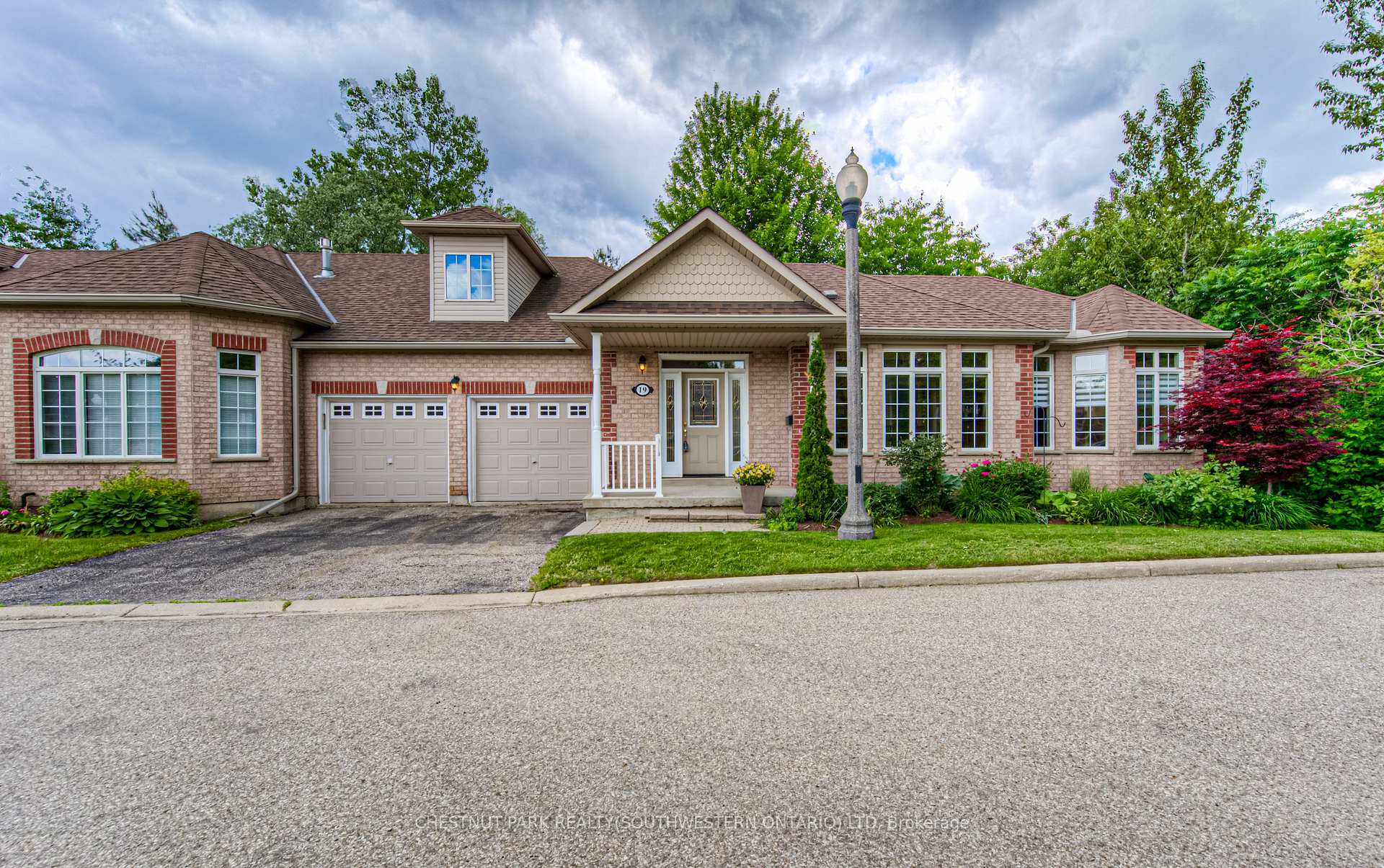 Photo 1 of Unit 19, 100 Idle Creek Drive, Kitchener, Idlewood — HOMEH
