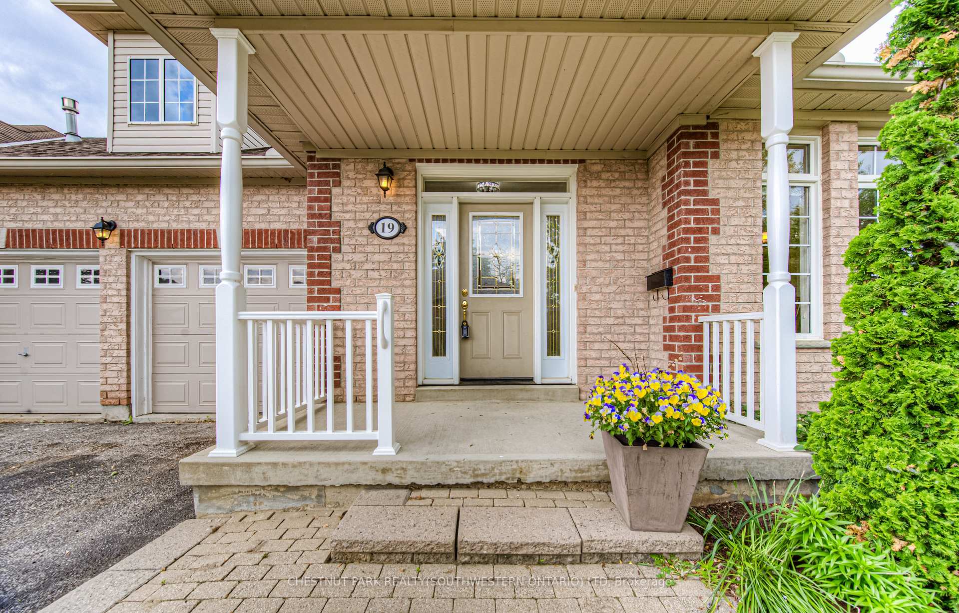 Photo 4 of Unit 19, 100 Idle Creek Drive, Kitchener, Idlewood — HOMEH