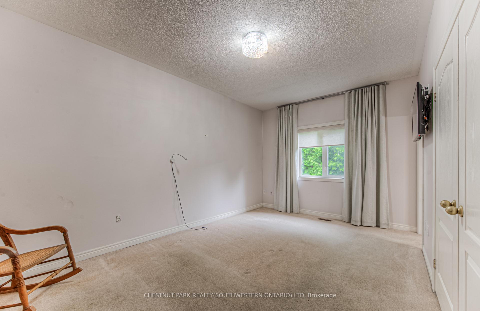 Photo 8 of Unit 19, 100 Idle Creek Drive, Kitchener, Idlewood — HOMEH