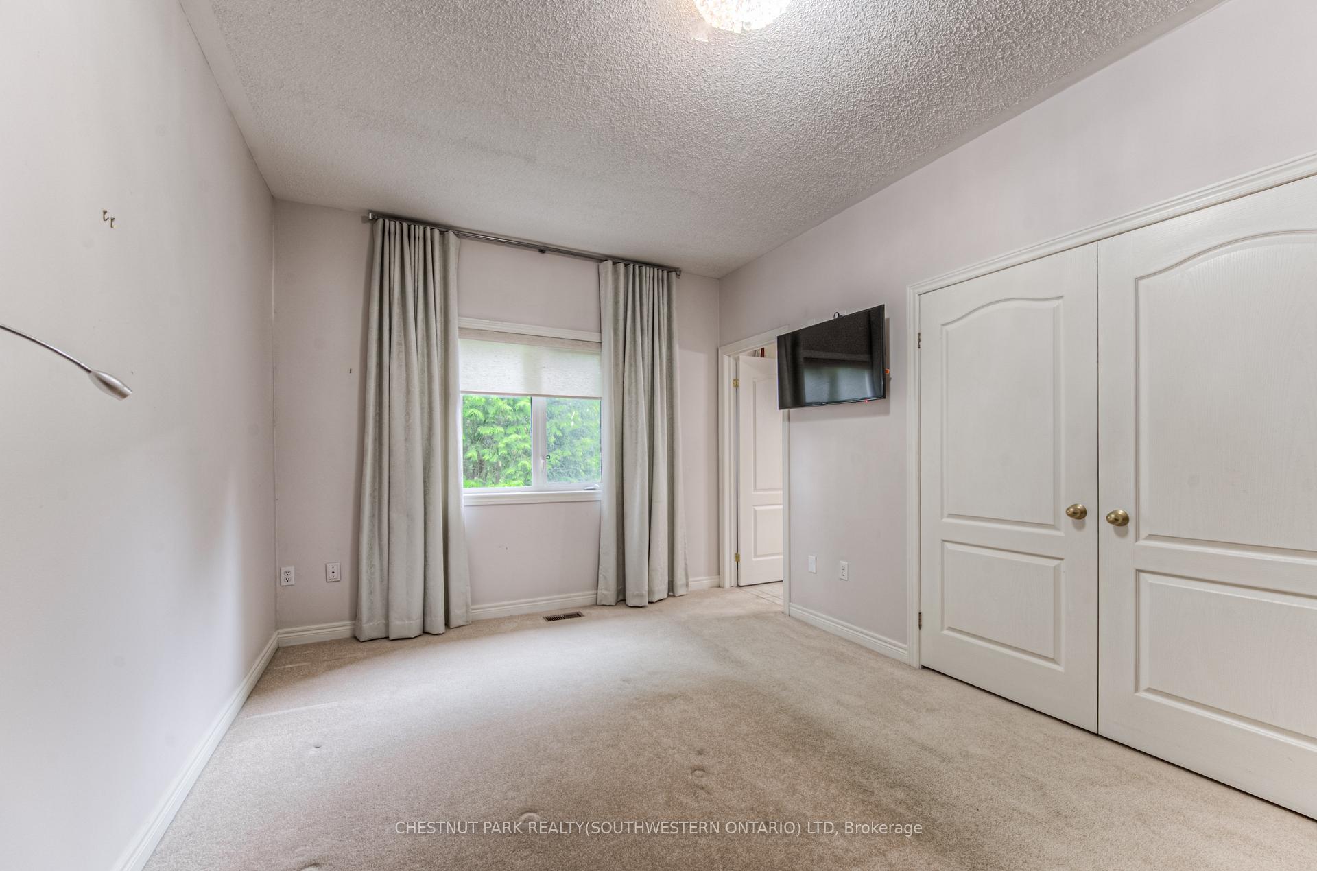 Photo 9 of Unit 19, 100 Idle Creek Drive, Kitchener, Idlewood — HOMEH