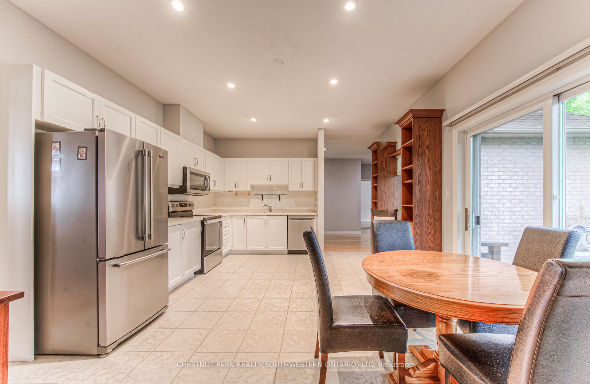 Photo 18 of Unit 19, 100 Idle Creek Drive, Kitchener, Idlewood — HOMEH