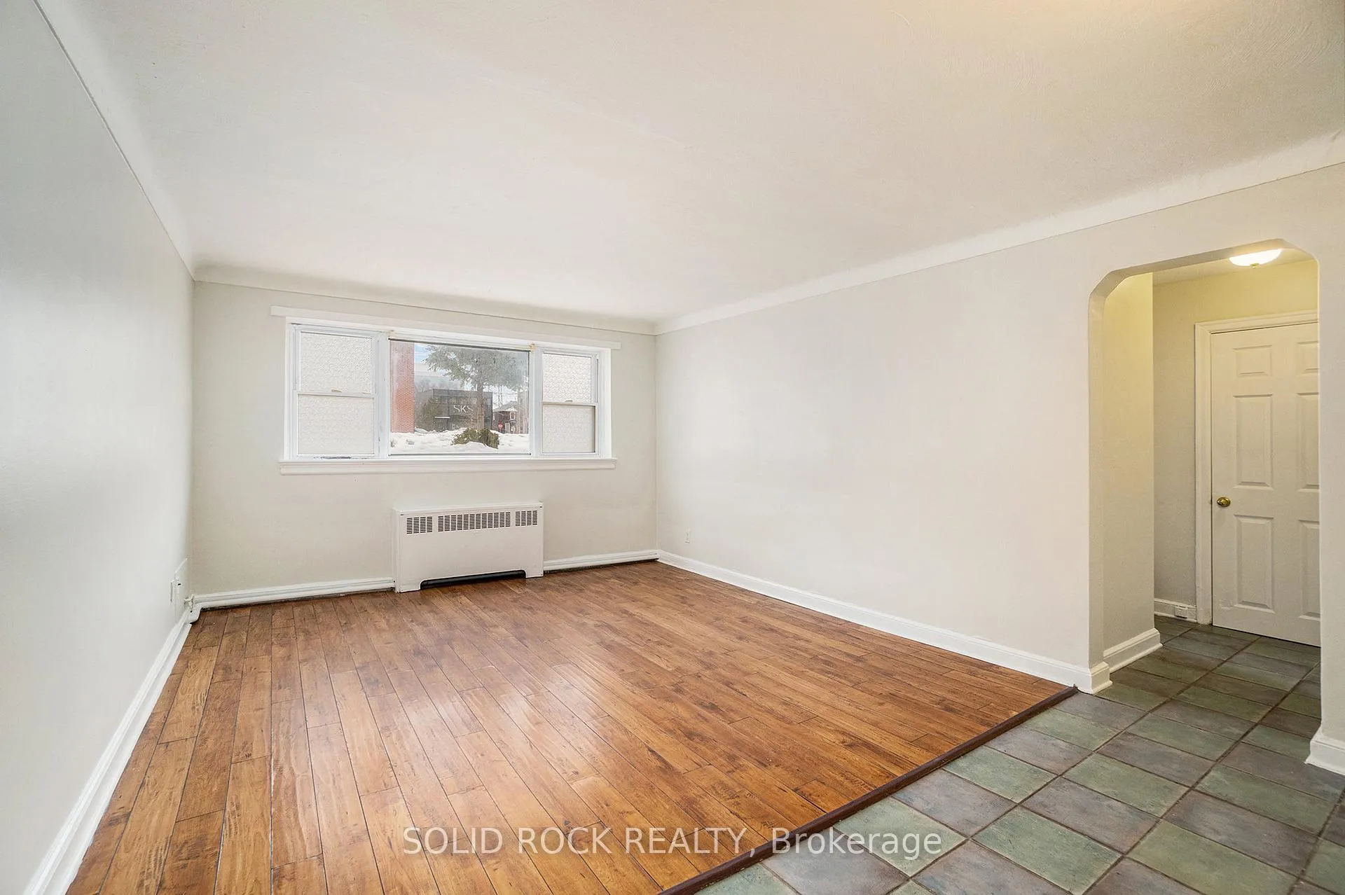Photo 2 of Unit 1, 726 Edison Avenue, Ottawa, Laurentianview — HOMEH