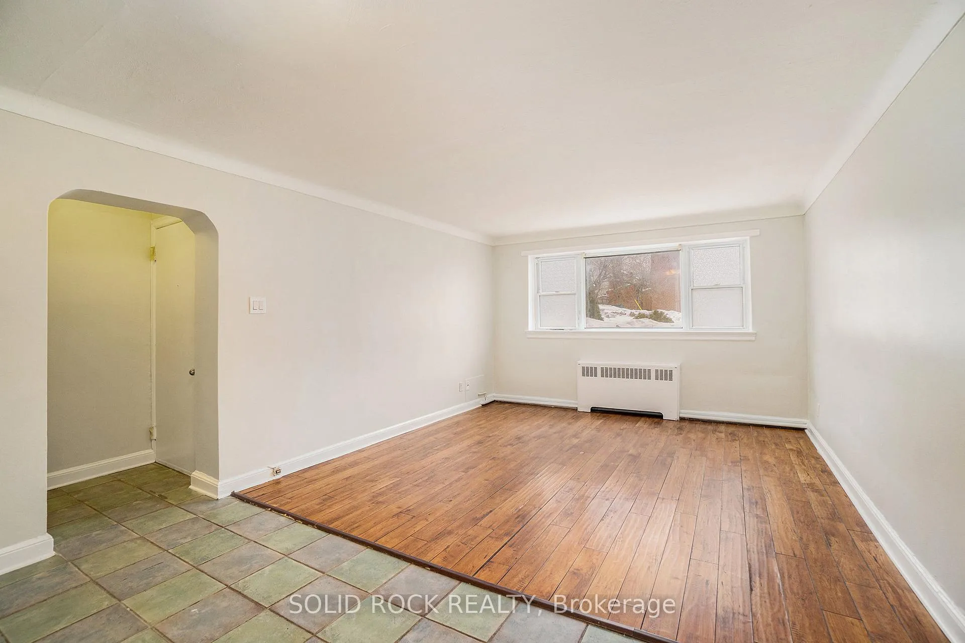 Photo 3 of Unit 1, 726 Edison Avenue, Ottawa, Laurentianview — HOMEH