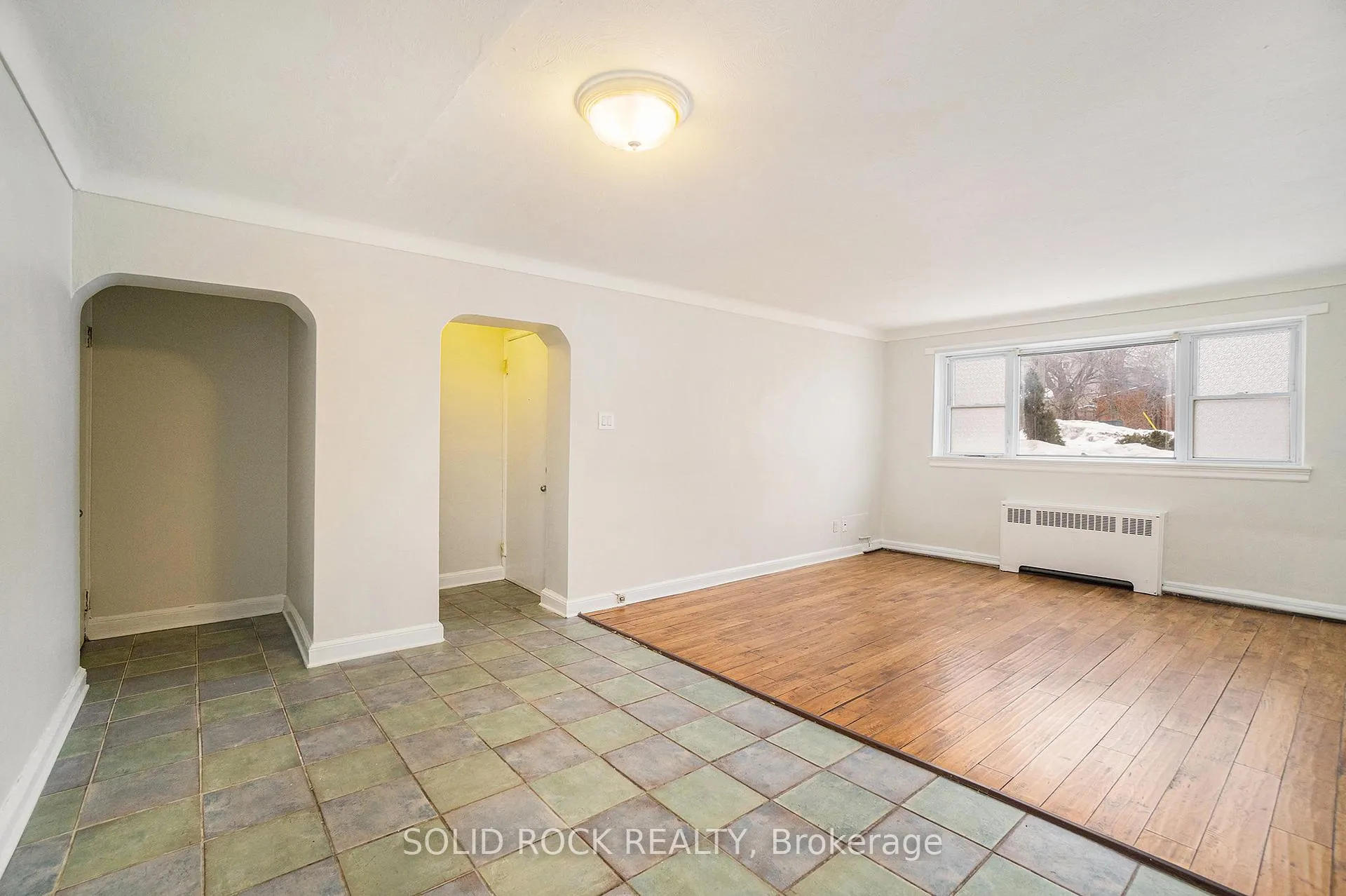Photo 4 of Unit 1, 726 Edison Avenue, Ottawa, Laurentianview — HOMEH