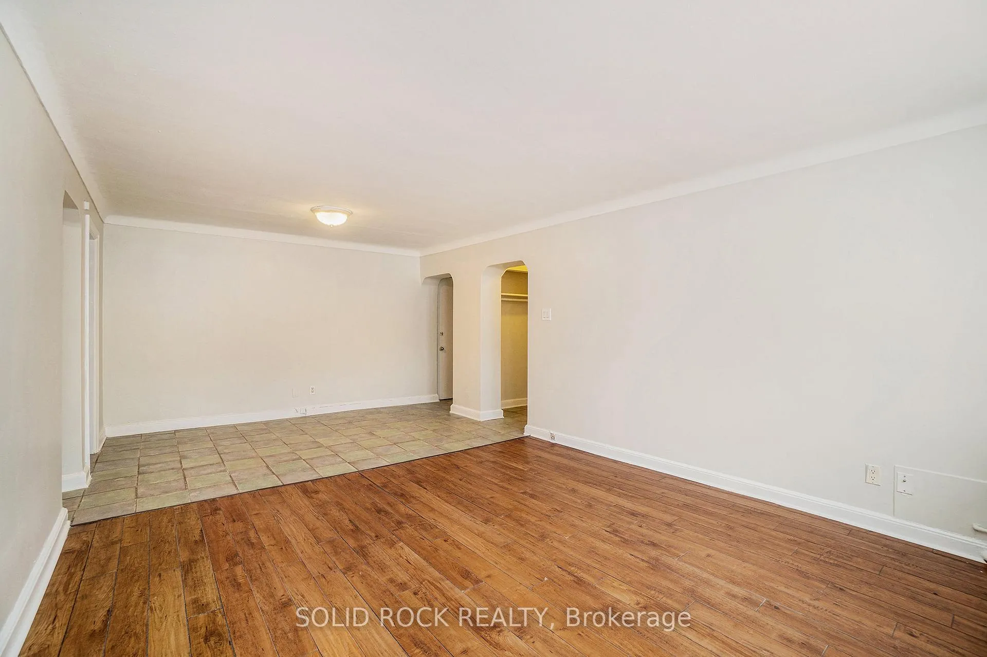 Photo 5 of Unit 1, 726 Edison Avenue, Ottawa, Laurentianview — HOMEH
