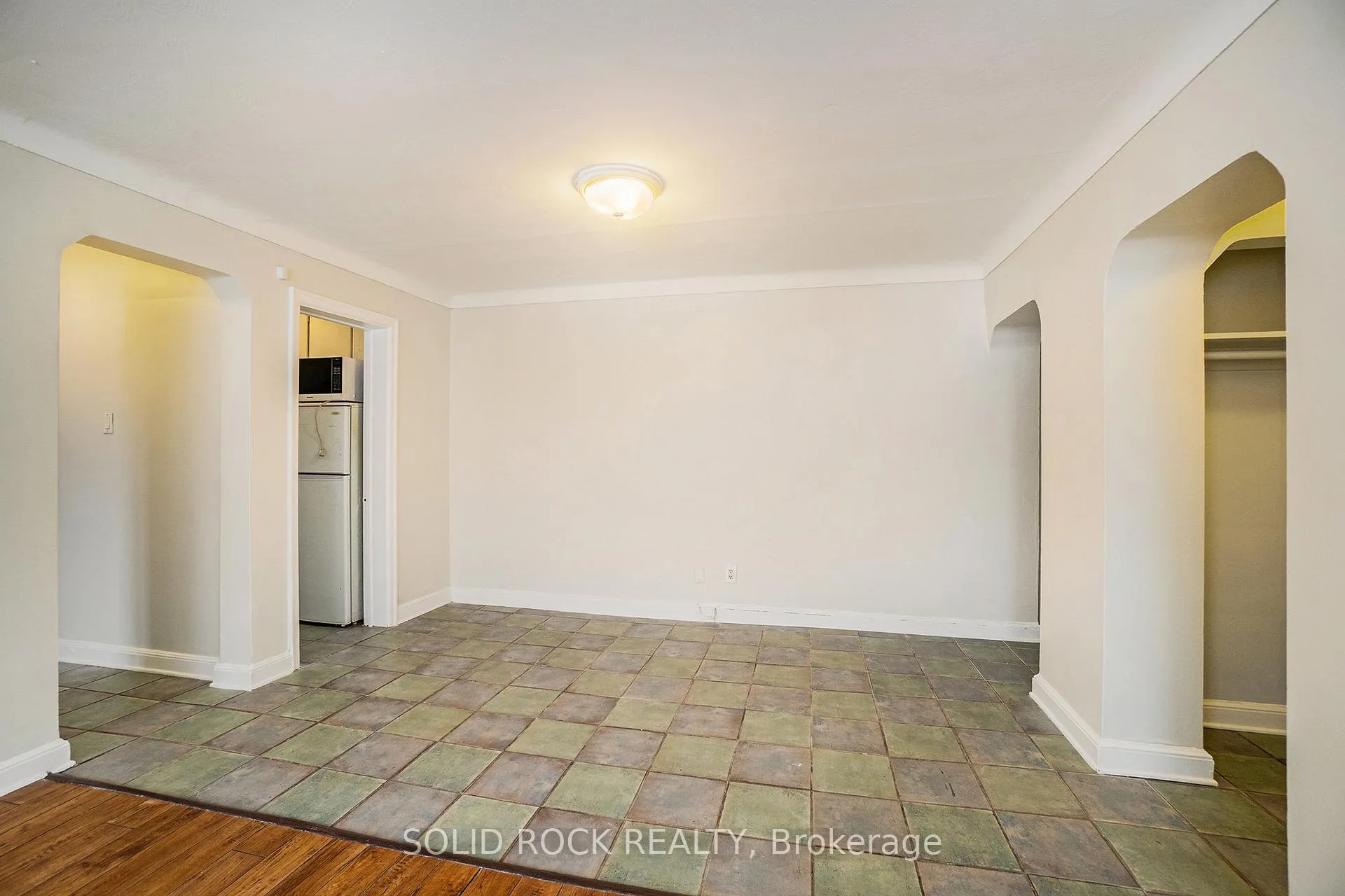 Photo 6 of Unit 1, 726 Edison Avenue, Ottawa, Laurentianview — HOMEH