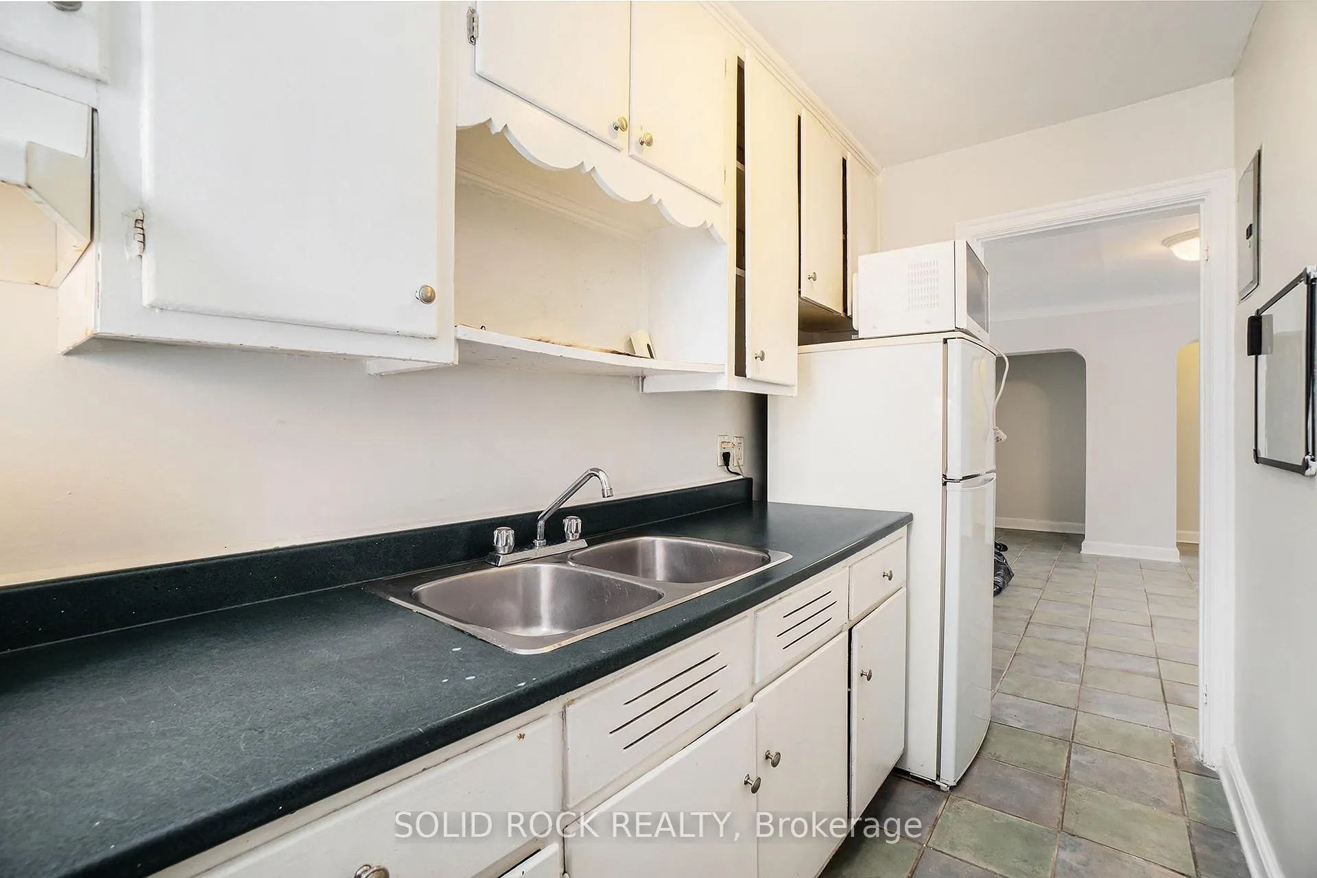 Photo 7 of Unit 1, 726 Edison Avenue, Ottawa, Laurentianview — HOMEH