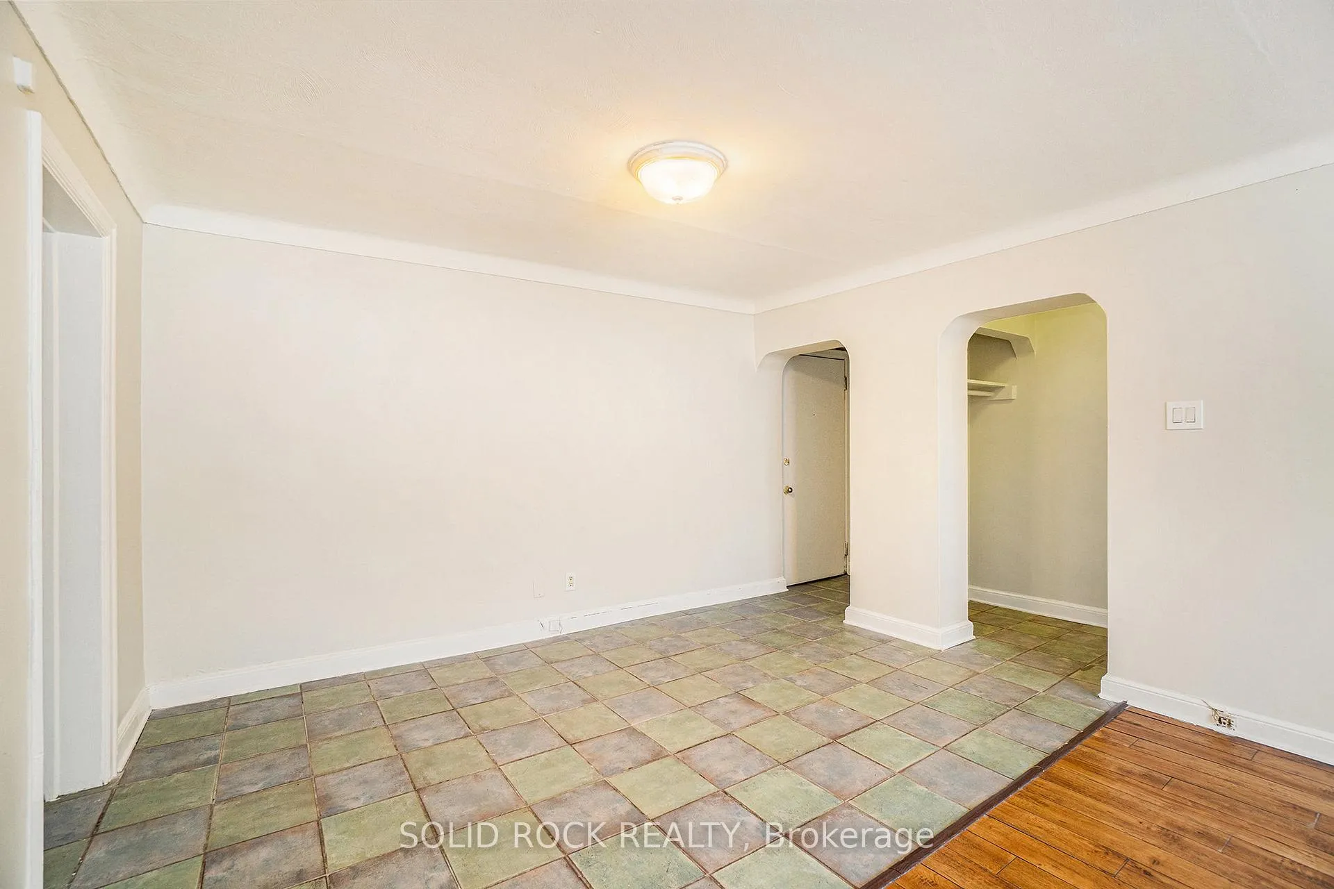 Photo 9 of Unit 1, 726 Edison Avenue, Ottawa, Laurentianview — HOMEH