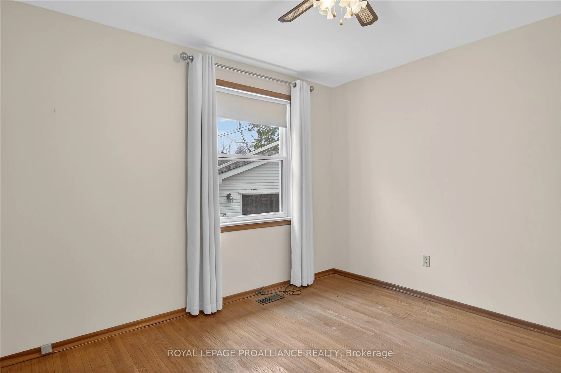 Photo 18 of 733 Cameron Street, Peterborough, Otonabee Ward 1 — HOMEH