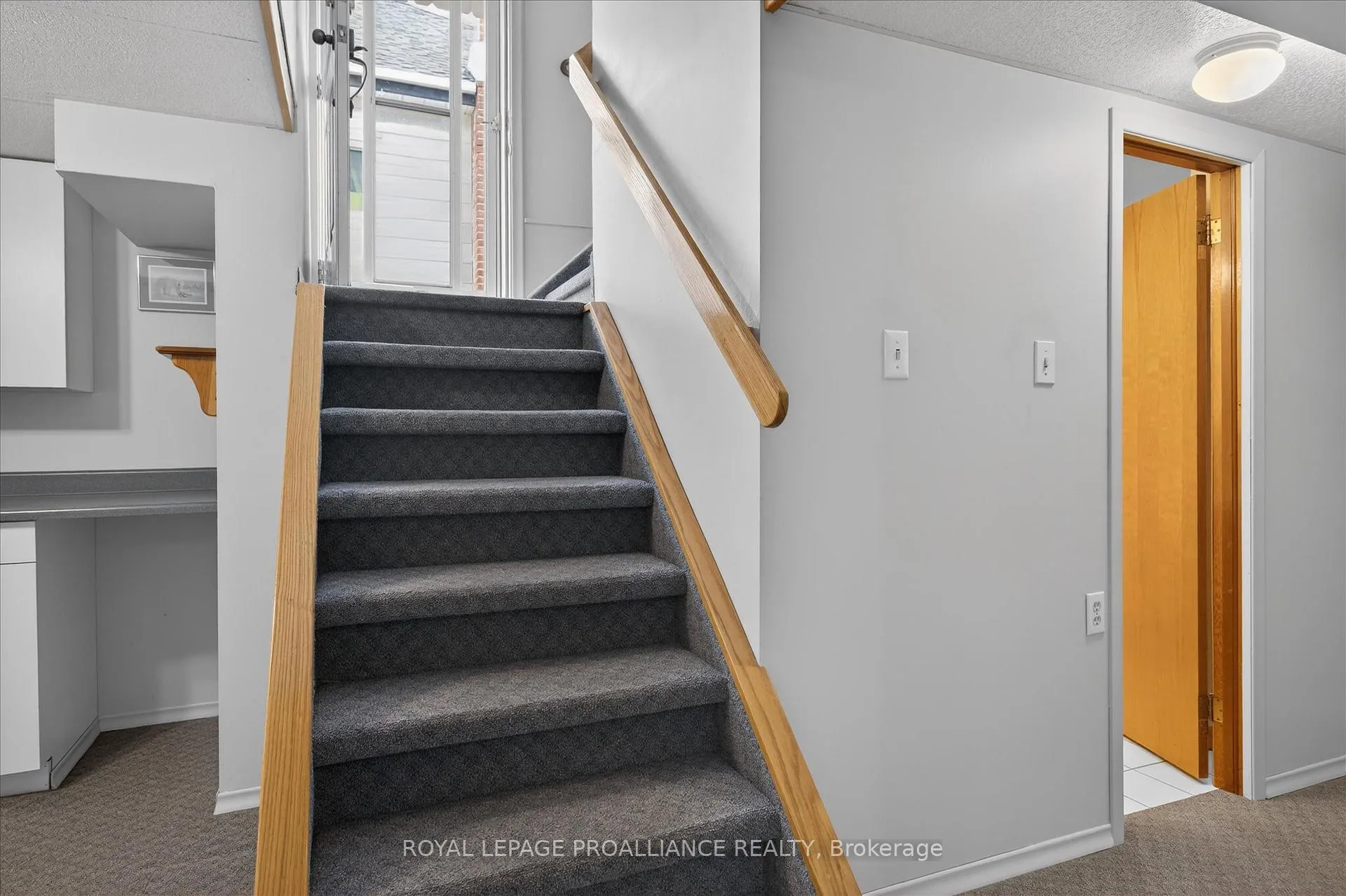 Photo 24 of 733 Cameron Street, Peterborough, Otonabee Ward 1 — HOMEH