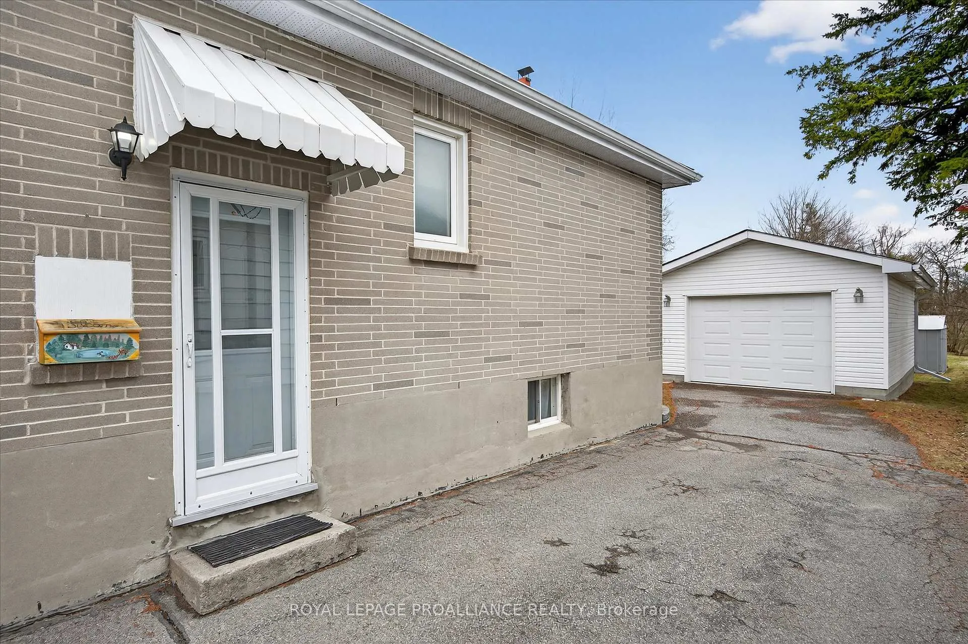 Photo 37 of 733 Cameron Street, Peterborough, Otonabee Ward 1 — HOMEH