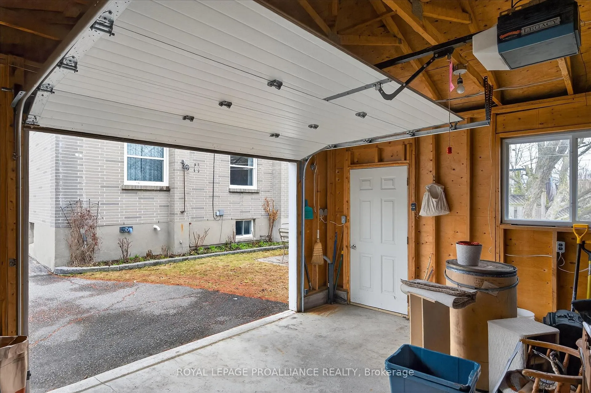 Photo 40 of 733 Cameron Street, Peterborough, Otonabee Ward 1 — HOMEH