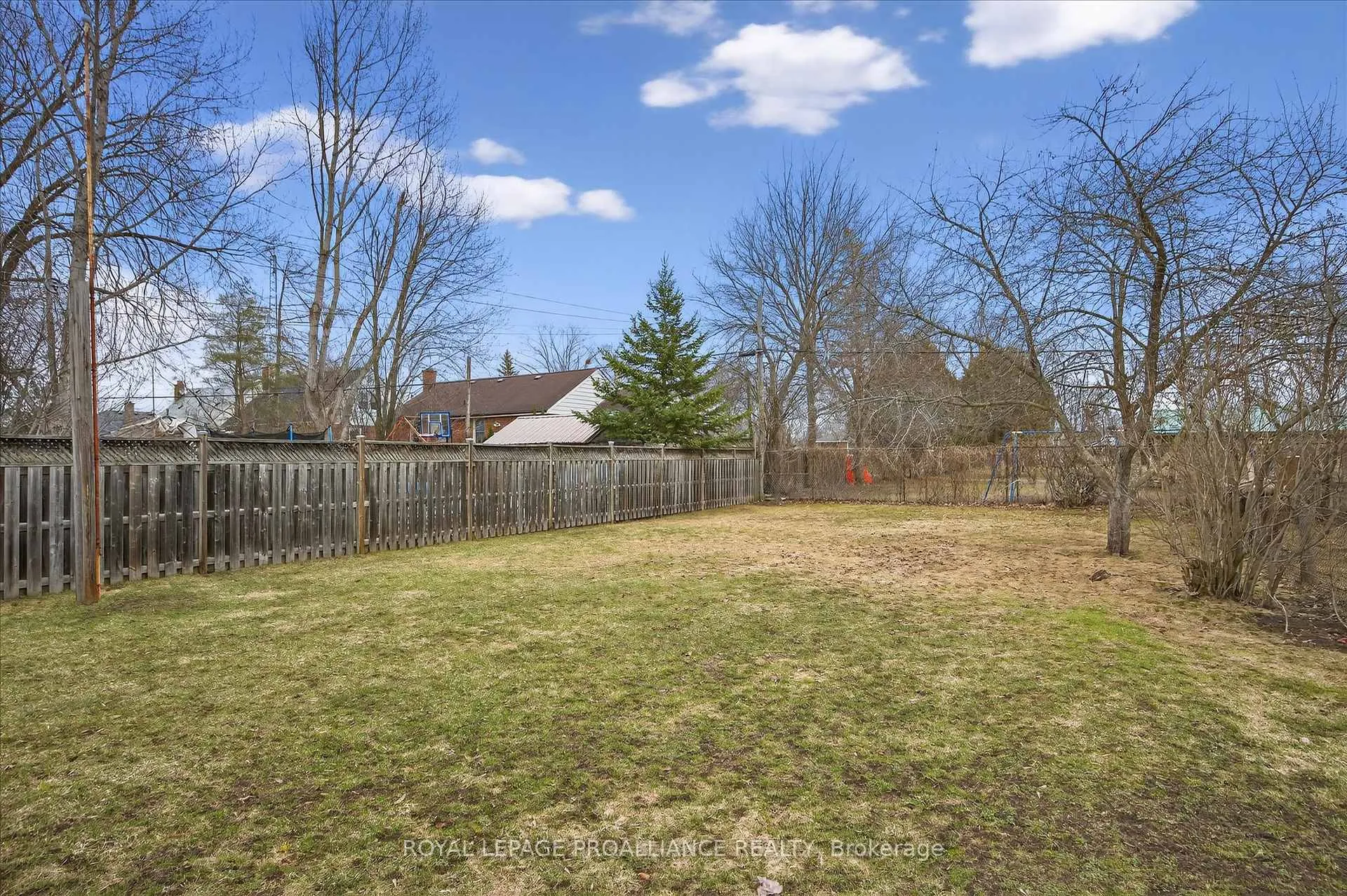 Photo 47 of 733 Cameron Street, Peterborough, Otonabee Ward 1 — HOMEH