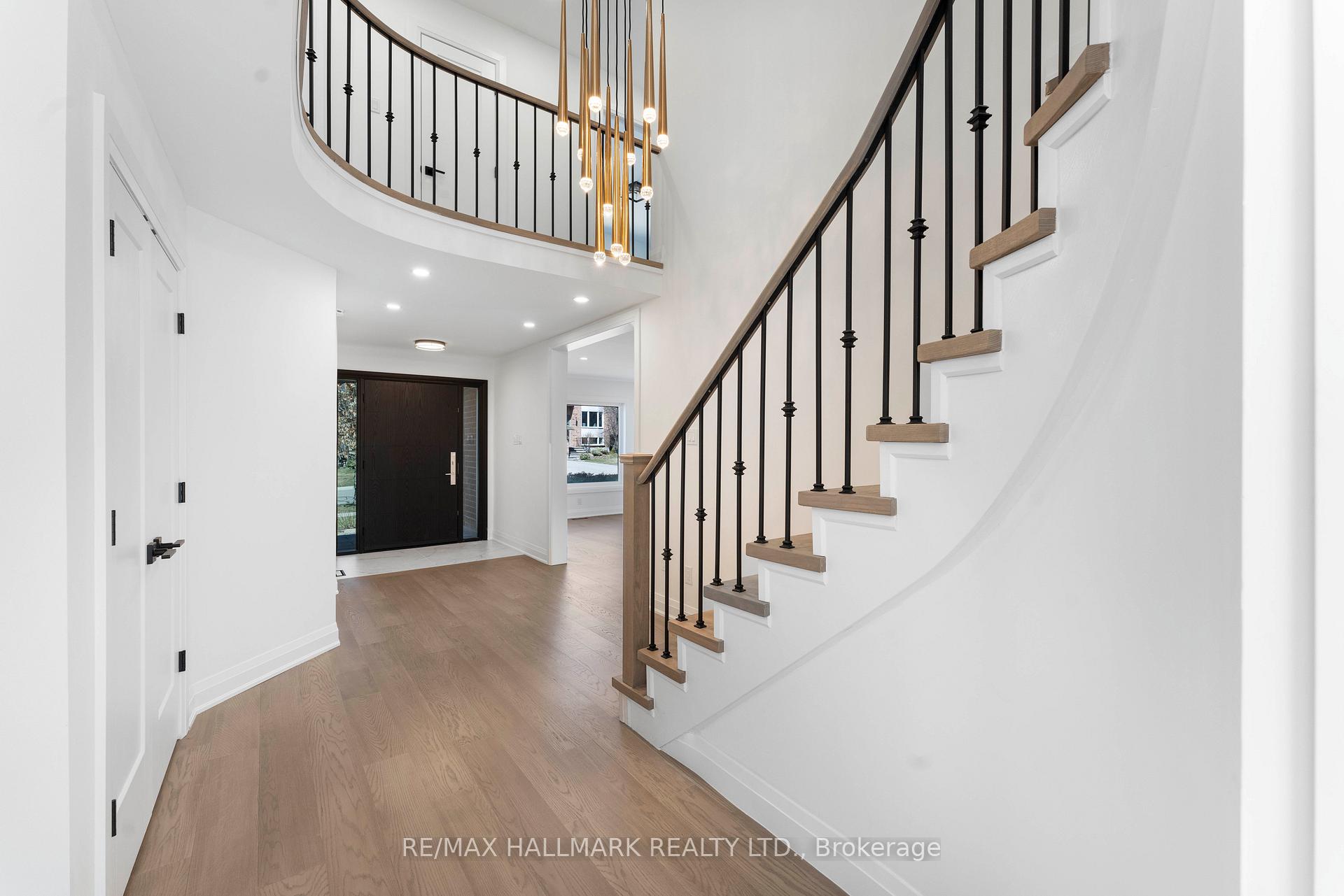 Photo 4 of 189 Kemano Road, Aurora, Aurora Heights — HOMEH