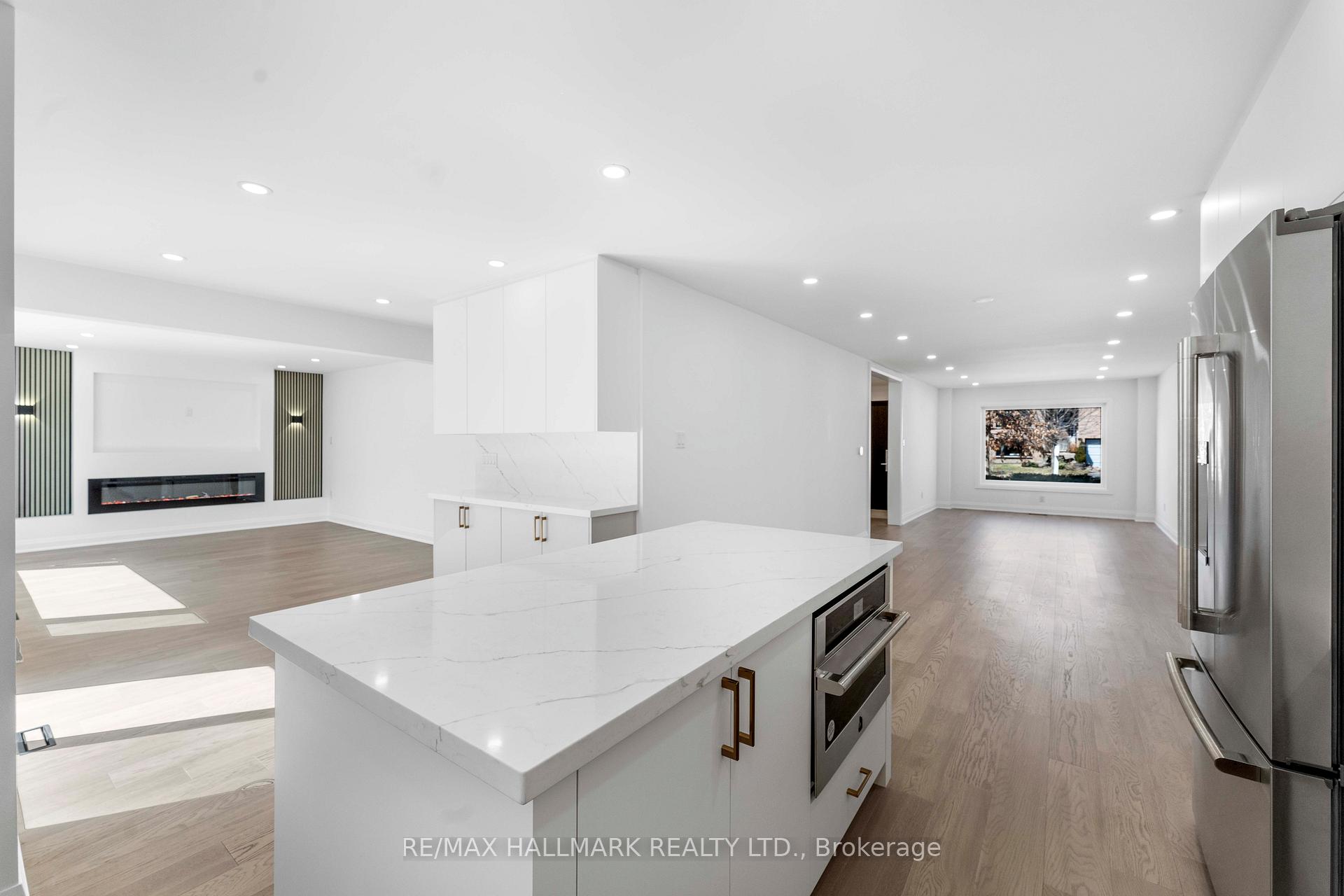 Photo 6 of 189 Kemano Road, Aurora, Aurora Heights — HOMEH