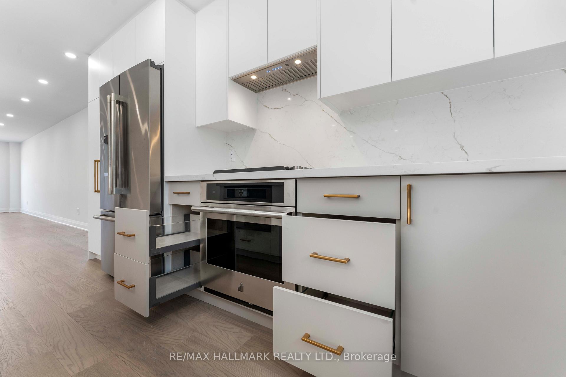 Photo 7 of 189 Kemano Road, Aurora, Aurora Heights — HOMEH