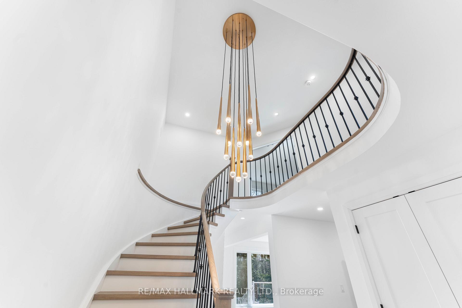 Photo 8 of 189 Kemano Road, Aurora, Aurora Heights — HOMEH