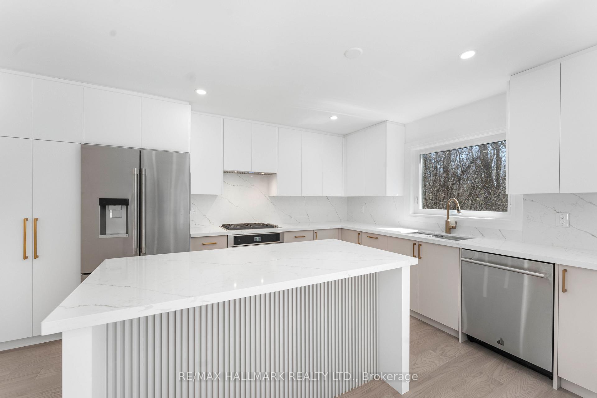 Photo 11 of 189 Kemano Road, Aurora, Aurora Heights — HOMEH