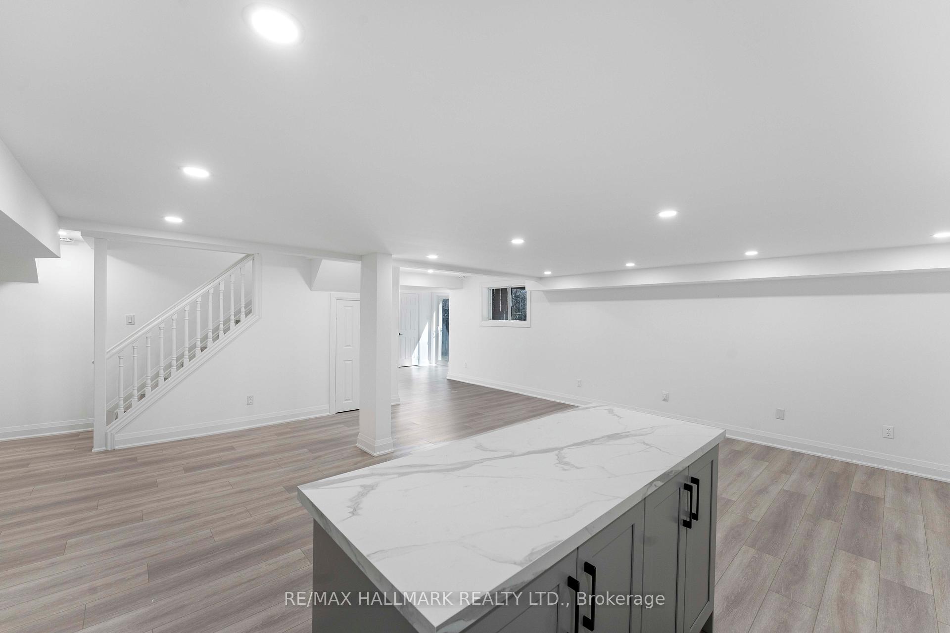 Photo 26 of 189 Kemano Road, Aurora, Aurora Heights — HOMEH
