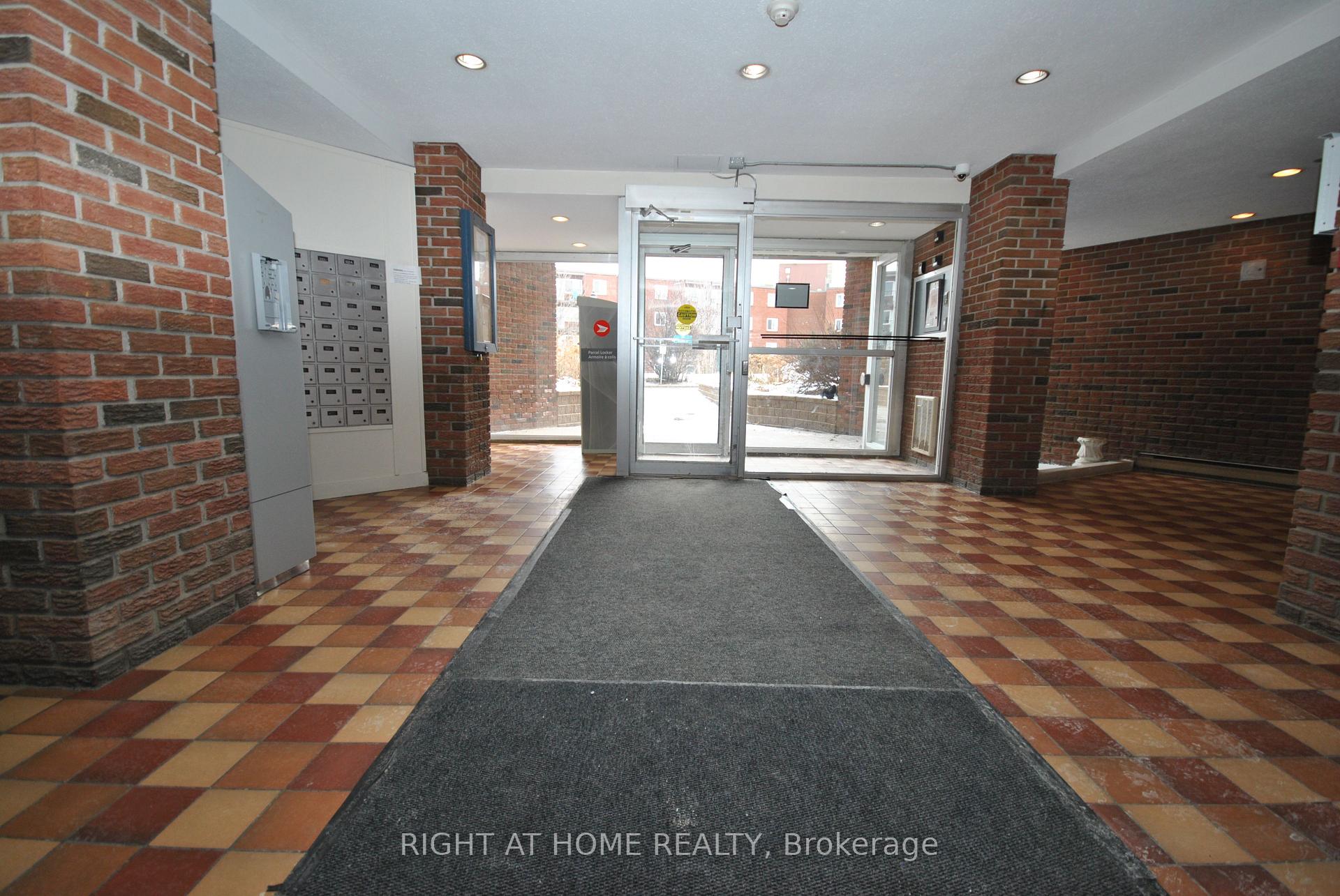Photo 3 of Unit 106C, 2041 Arrowsmith Drive, Ottawa, Beacon Hill South — HOMEH