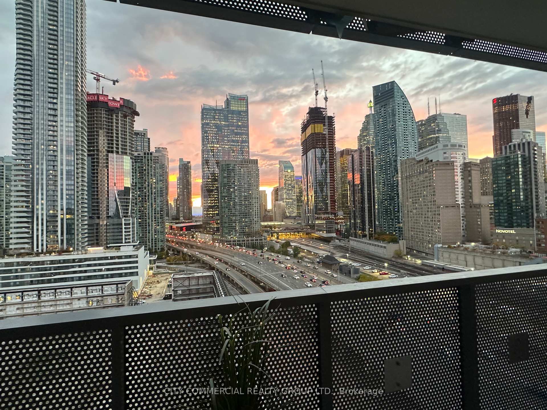Photo 2 of Unit 1616, 55 Cooper Street, Toronto, Waterfront Communities — HOMEH