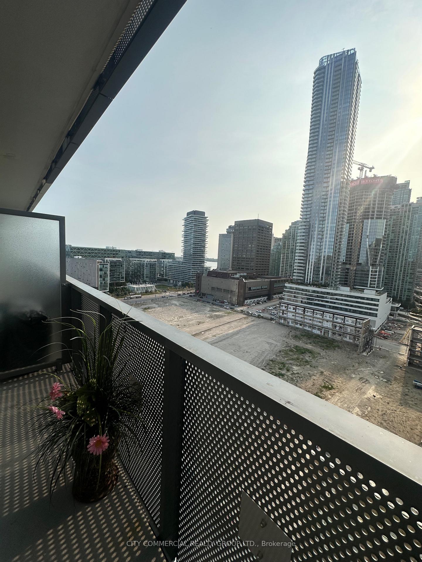 Photo 4 of Unit 1616, 55 Cooper Street, Toronto, Waterfront Communities — HOMEH