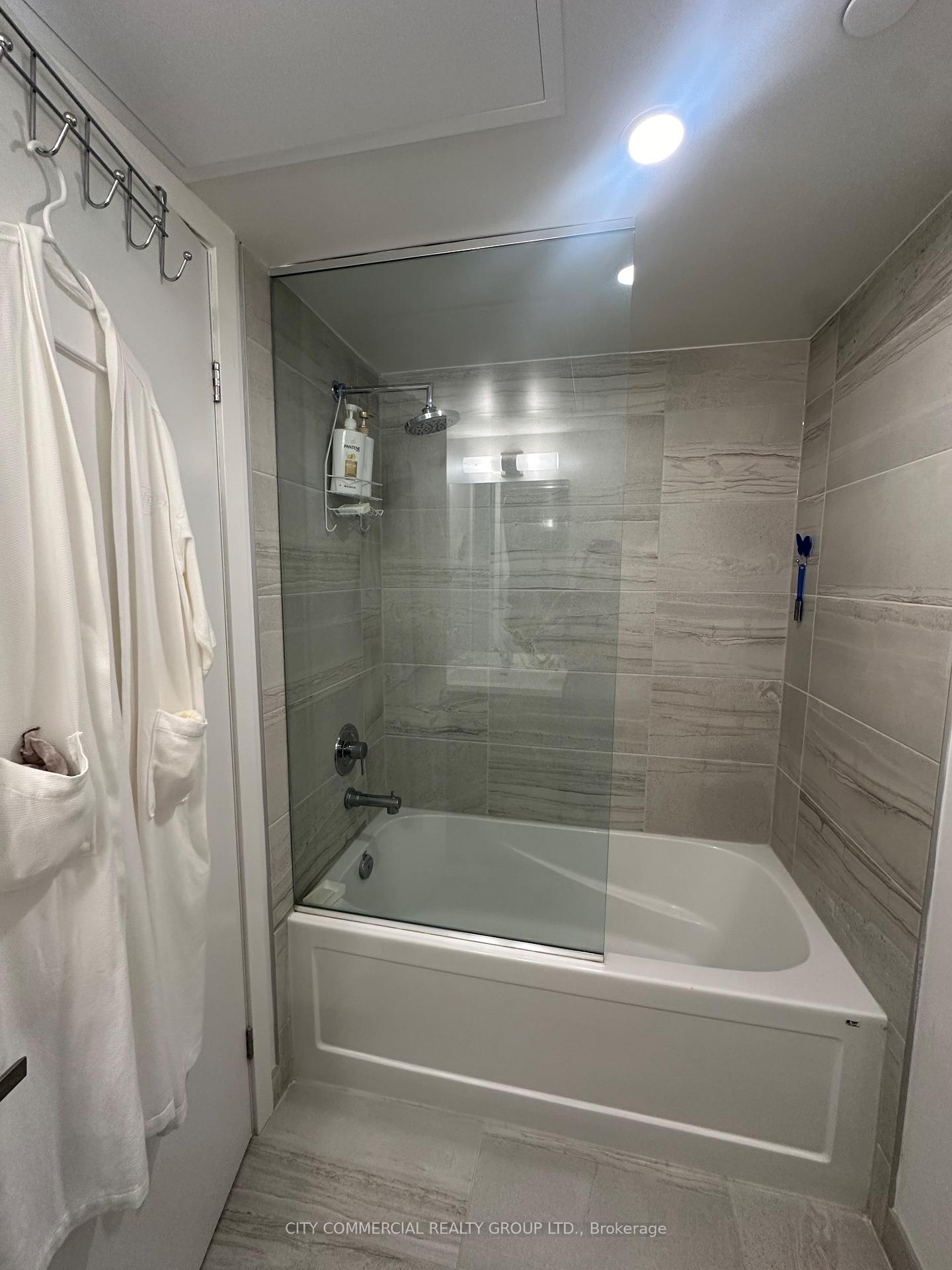 Photo 11 of Unit 1616, 55 Cooper Street, Toronto, Waterfront Communities — HOMEH