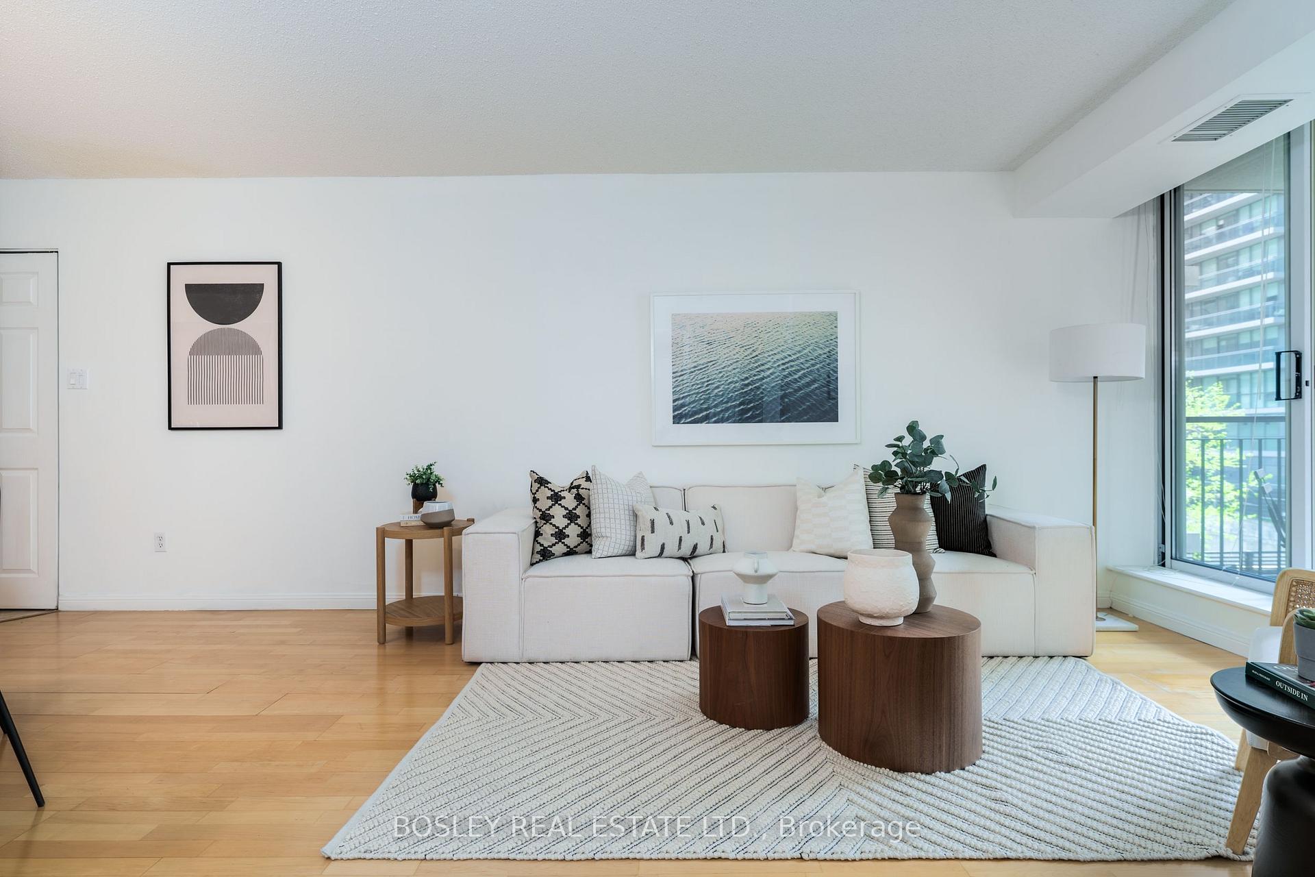 Photo 6 of Unit 312, 188 Redpath Avenue, Toronto, Mount Pleasant West — HOMEH