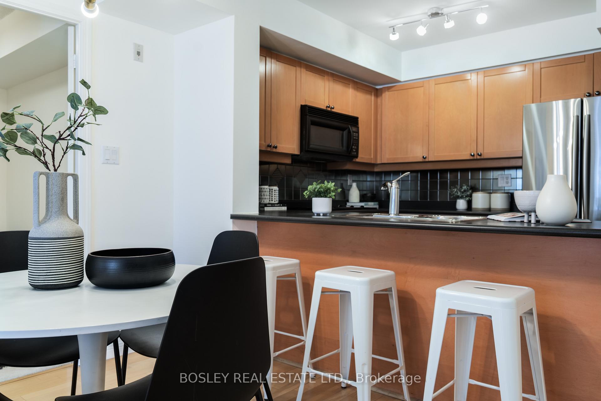 Photo 11 of Unit 312, 188 Redpath Avenue, Toronto, Mount Pleasant West — HOMEH