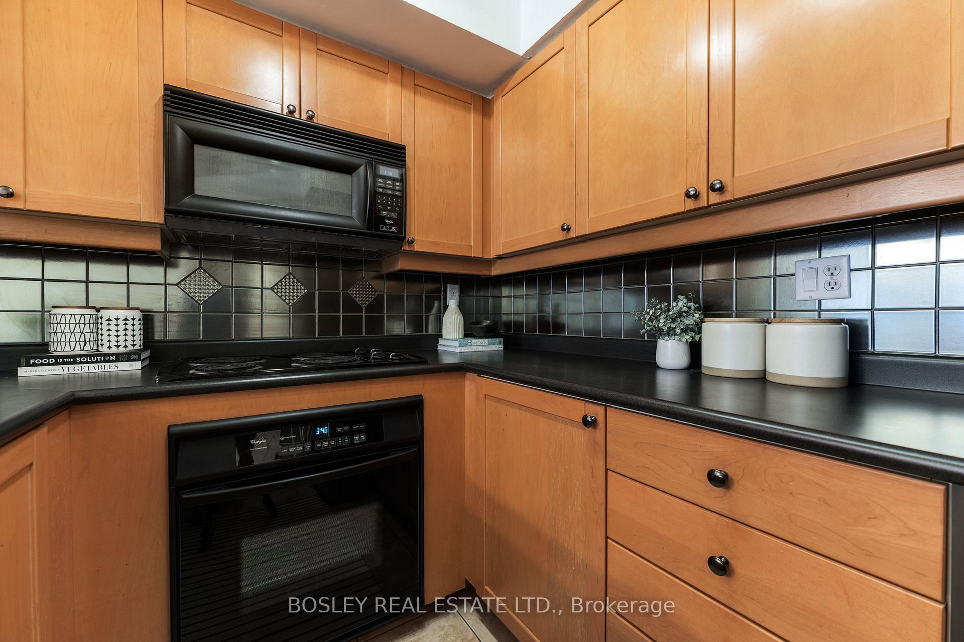 Photo 13 of Unit 312, 188 Redpath Avenue, Toronto, Mount Pleasant West — HOMEH