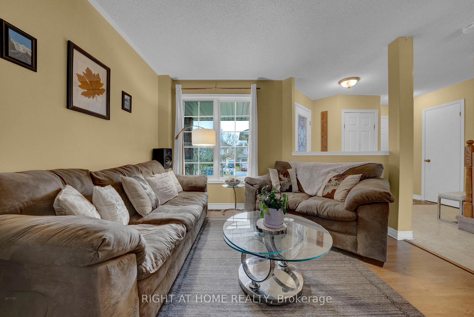 Photo 2 of 170 High Street, Clarington, Bowmanville — HOMEH