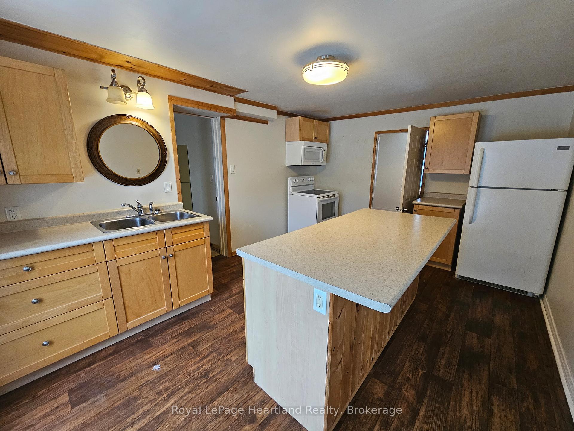 Photo 2 of Unit Apt. B, 43 Trafalgar Street, Goderich, Goderich (Town) — HOMEH