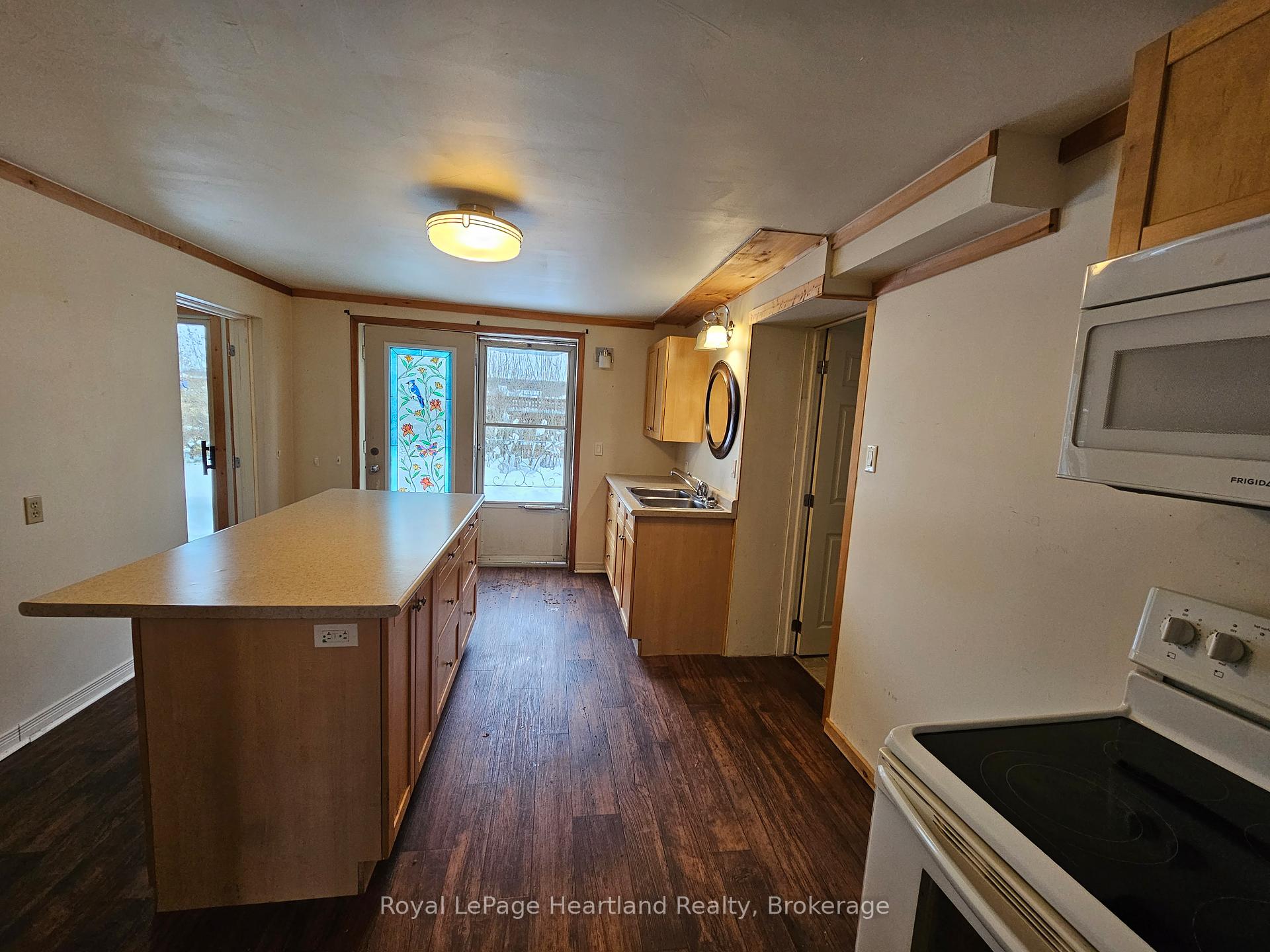 Photo 3 of Unit Apt. B, 43 Trafalgar Street, Goderich, Goderich (Town) — HOMEH