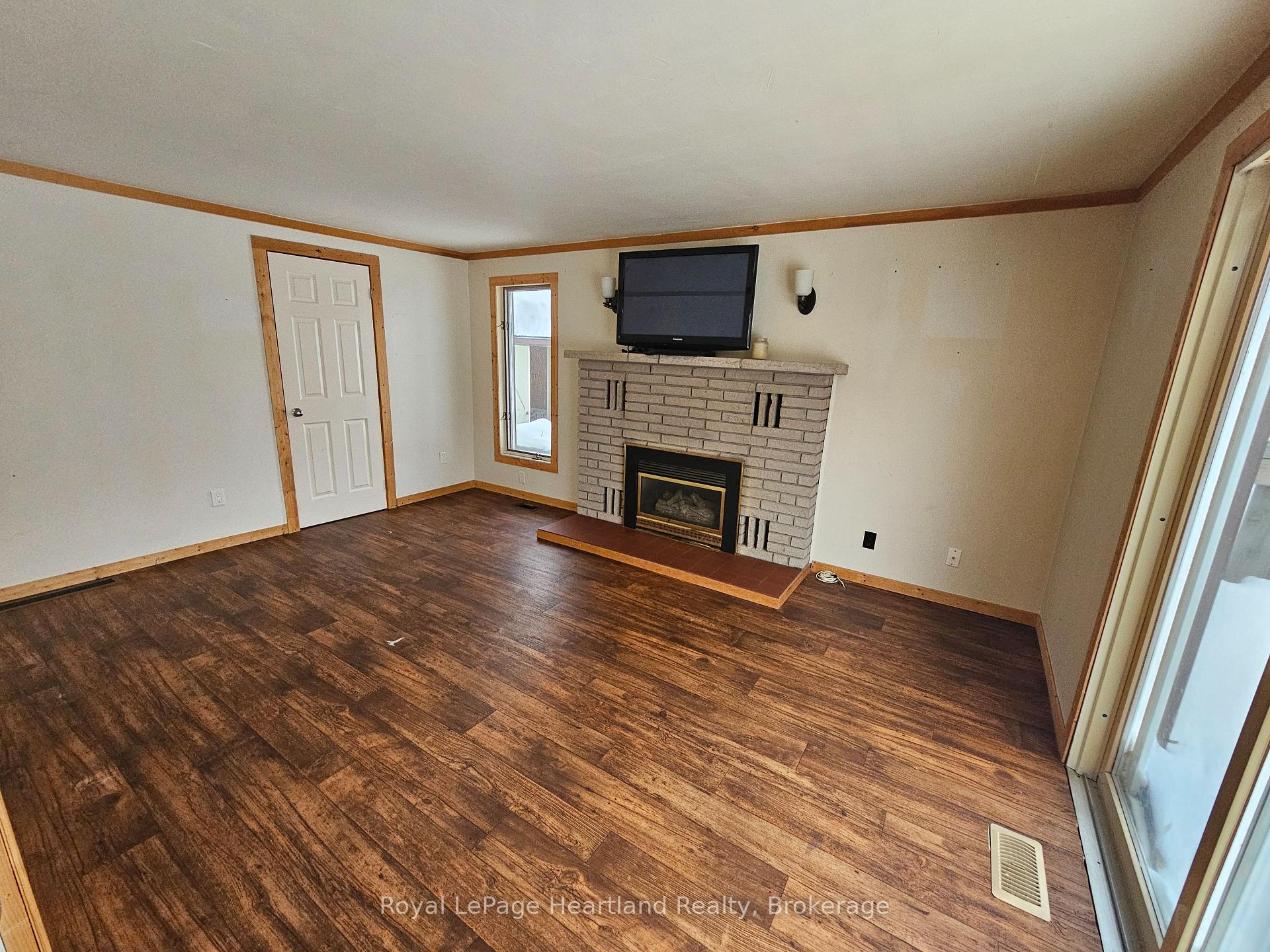 Photo 4 of Unit Apt. B, 43 Trafalgar Street, Goderich, Goderich (Town) — HOMEH