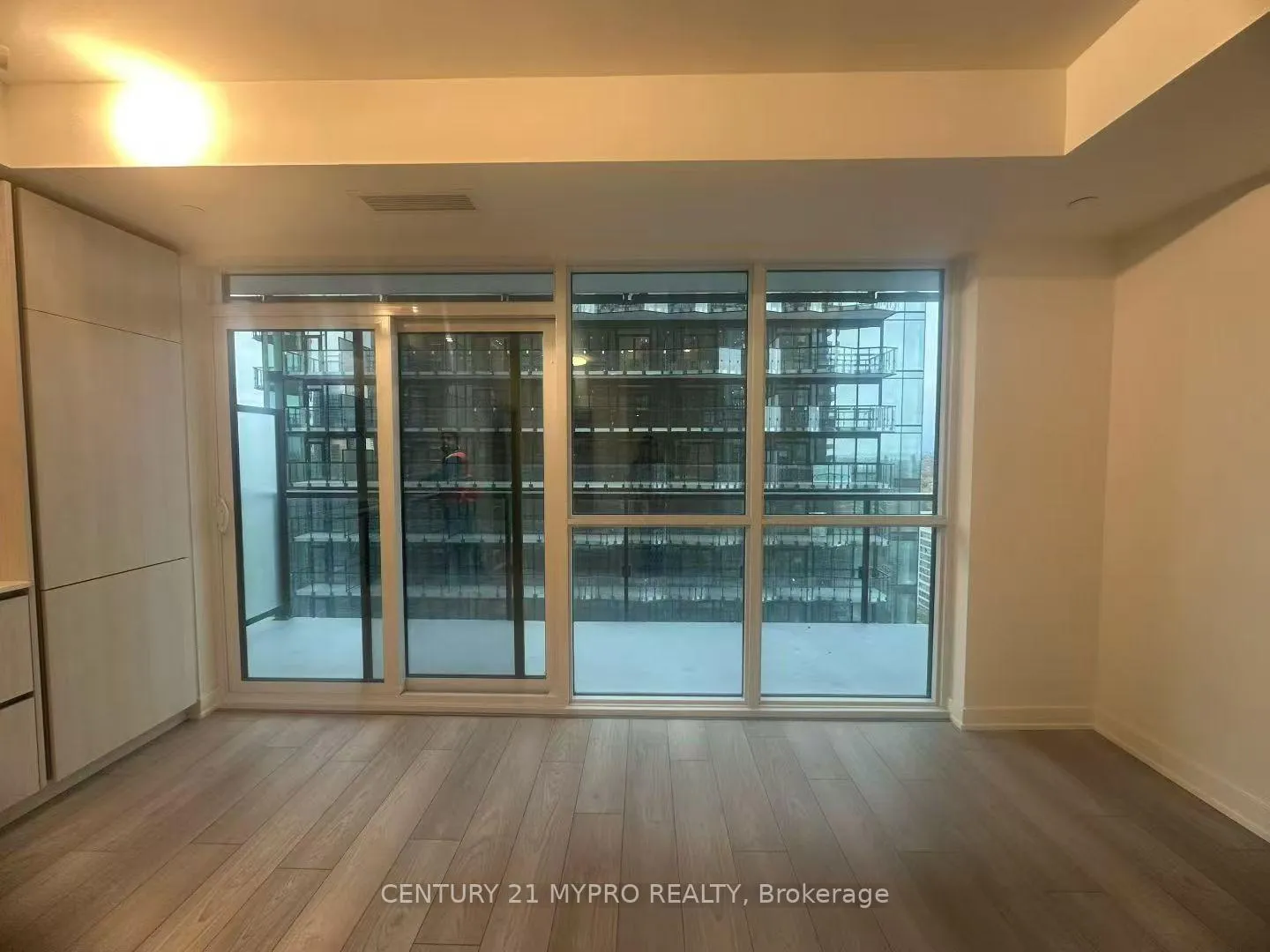 Photo 2 of Unit 2208, 110 Broadway Avenue, Toronto, Mount Pleasant West — HOMEH