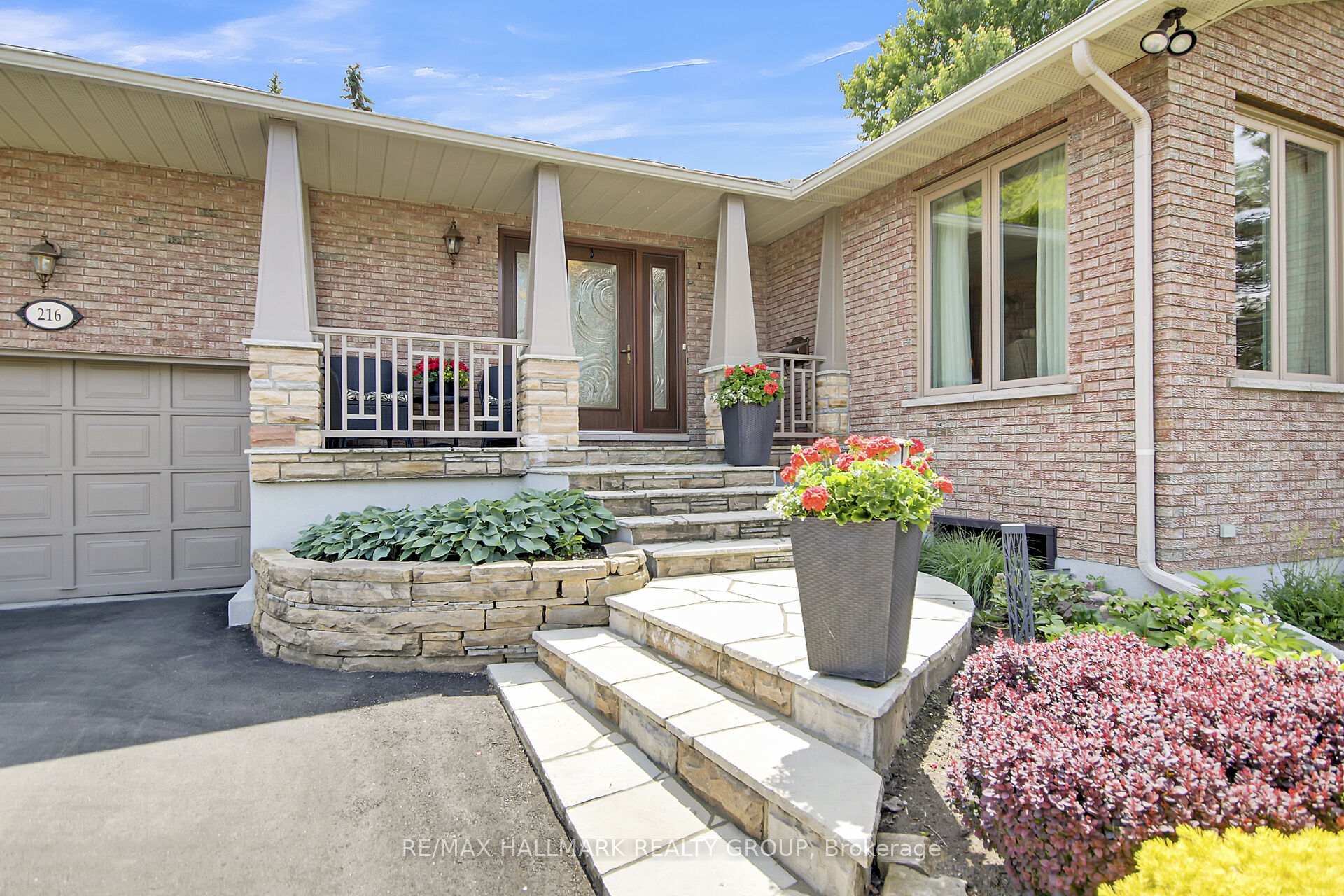 Photo 3 of 216 Grandview Road, Ottawa, Crystal Bay/Rocky Point — HOMEH