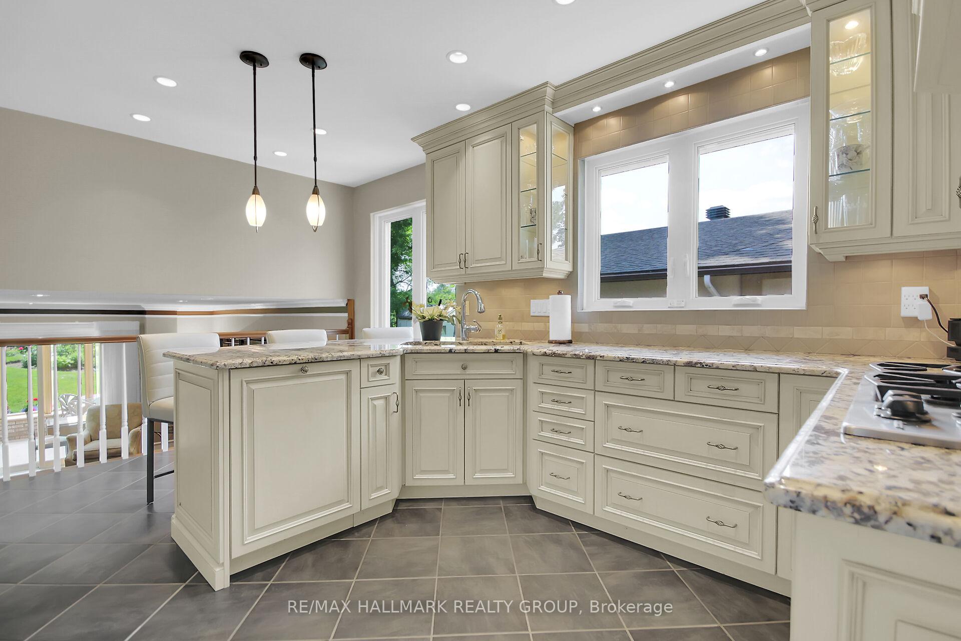 Photo 10 of 216 Grandview Road, Ottawa, Crystal Bay/Rocky Point — HOMEH