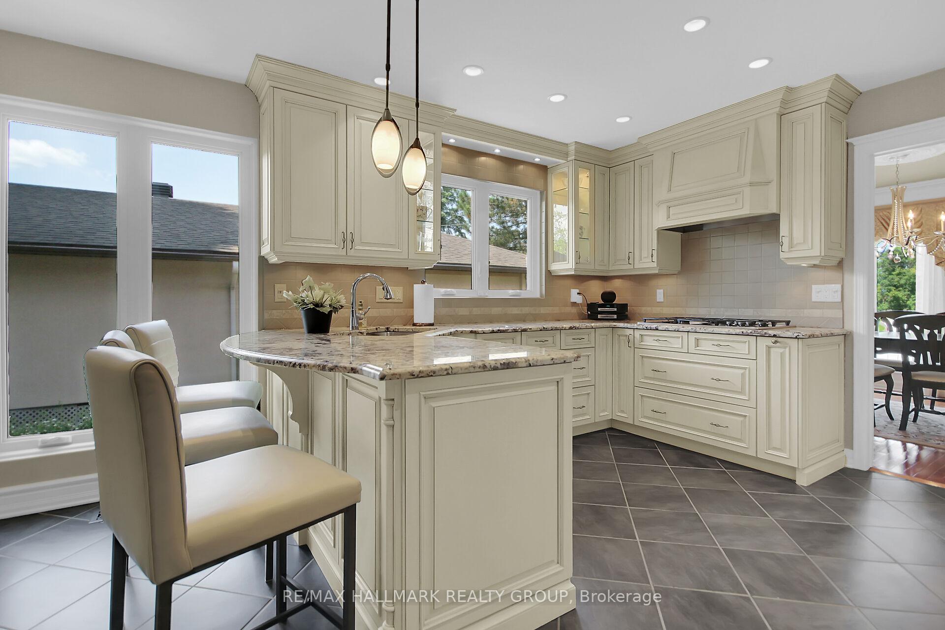 Photo 17 of 216 Grandview Road, Ottawa, Crystal Bay/Rocky Point — HOMEH